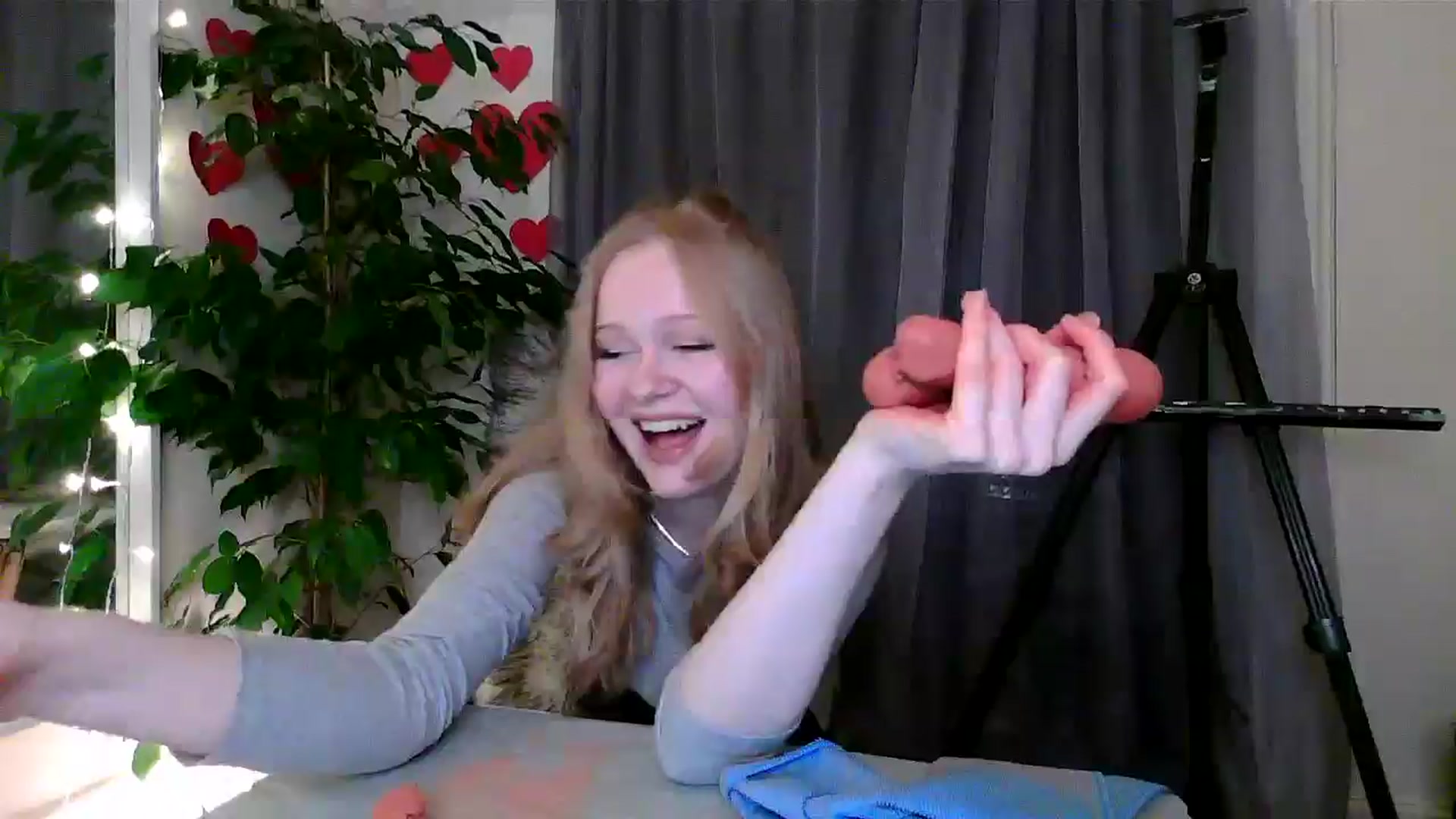 Gallery image thumbnail from Amuse_xxx's myfreecams stream on, 02/25/2025, 22:05 image 5 of 20