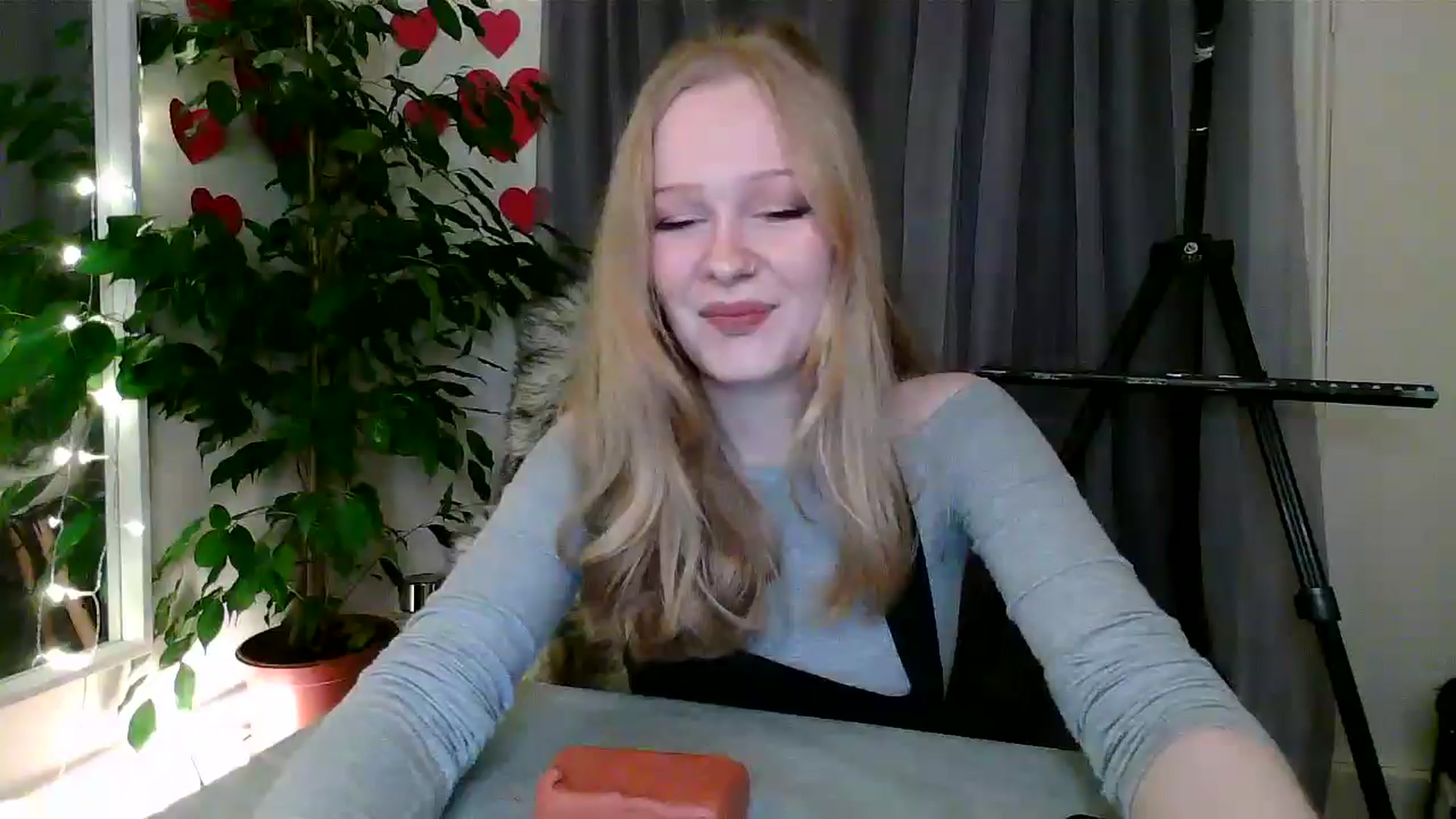 Gallery image thumbnail from Amuse_xxx's myfreecams stream on, 02/25/2025, 22:05 image 1 of 20