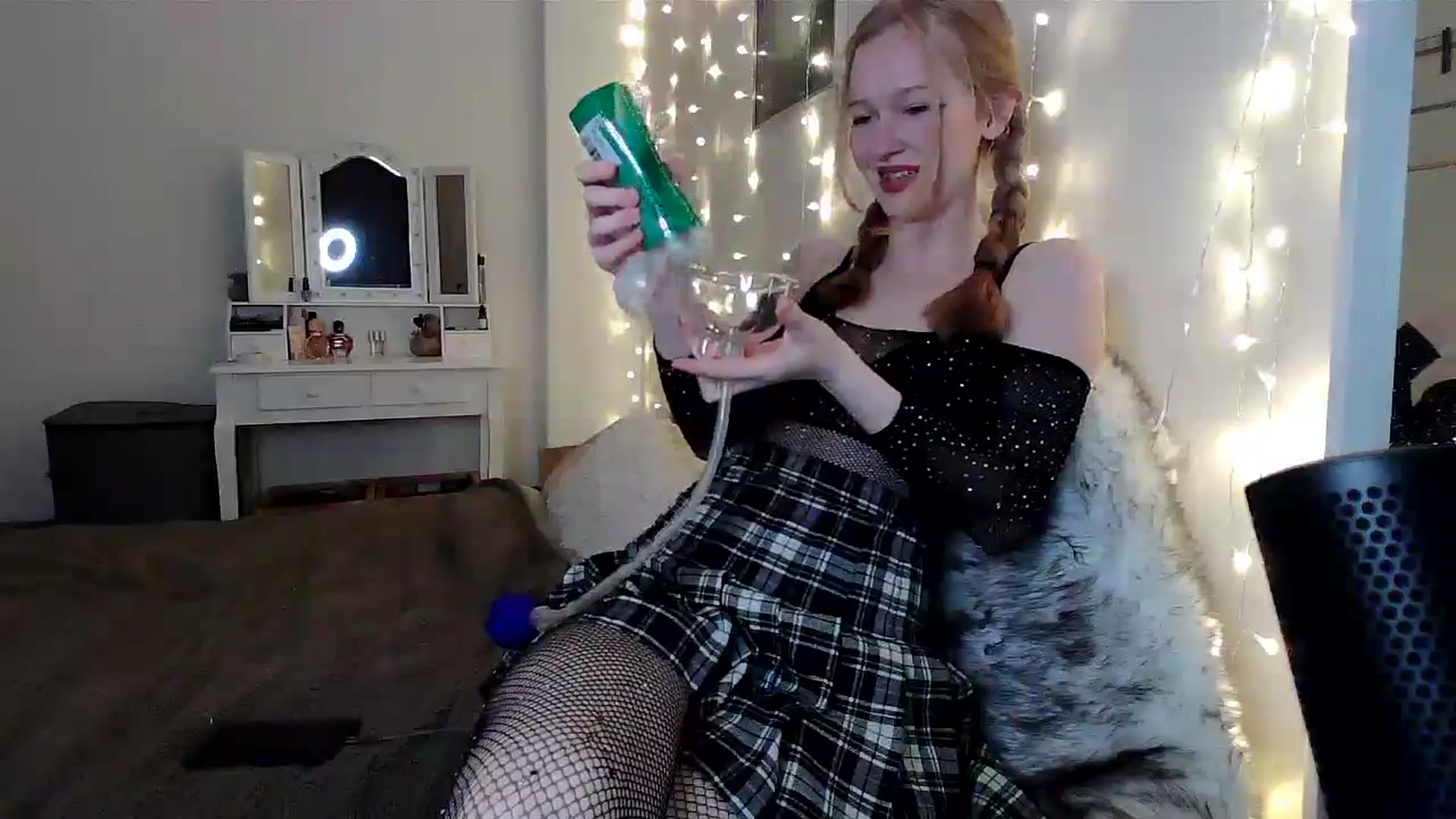 Gallery image thumbnail from Amuse_xxx's myfreecams stream on, 03/06/2025, 20:38 image 5 of 20