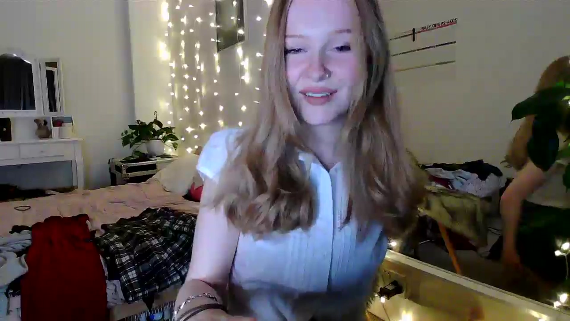 Gallery image thumbnail from Amuse_xxx's myfreecams stream on, 03/13/2025, 21:33 image 6 of 20