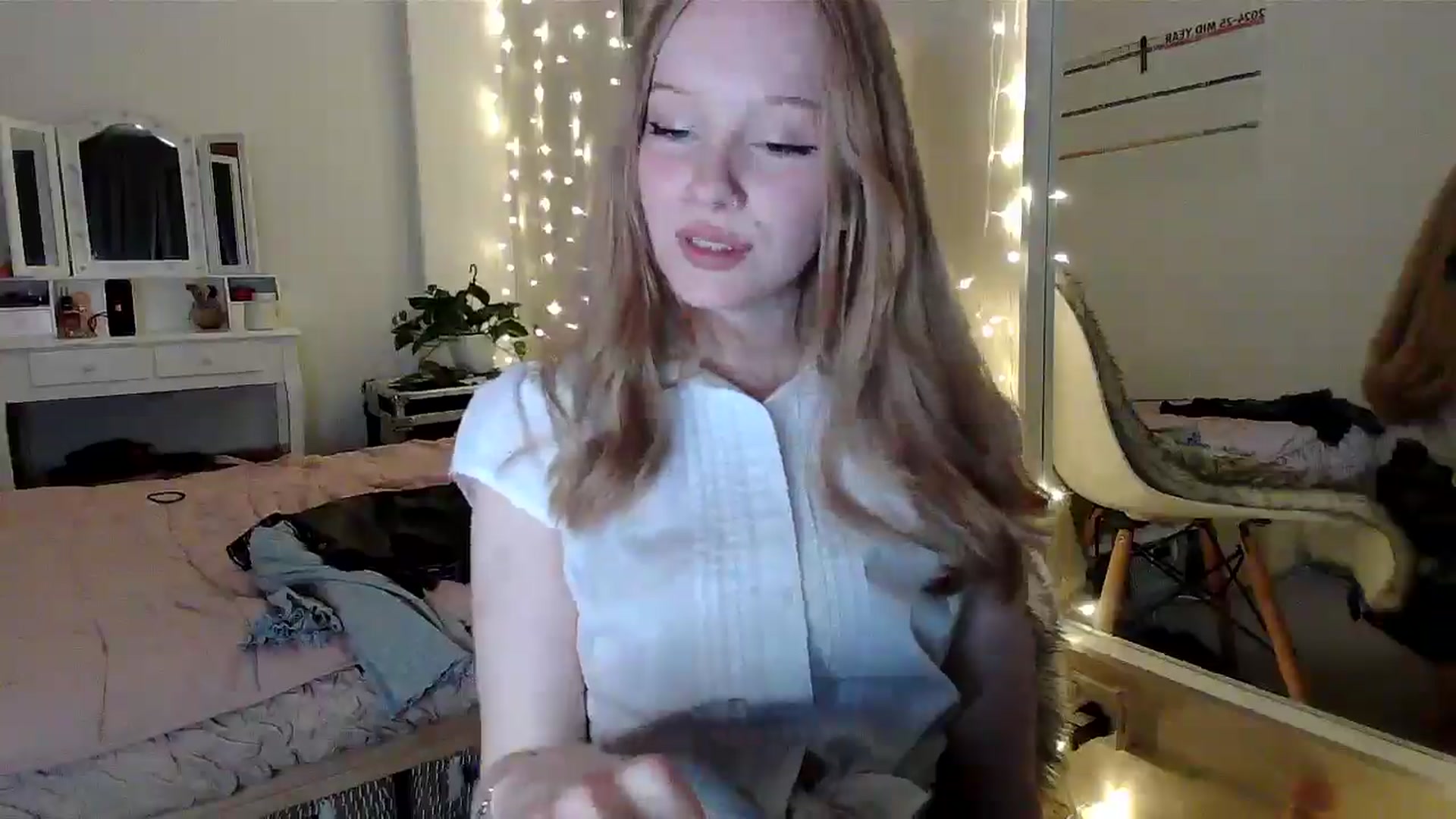 Gallery image thumbnail from Amuse_xxx's myfreecams stream on, 03/13/2025, 21:33 image 17 of 20