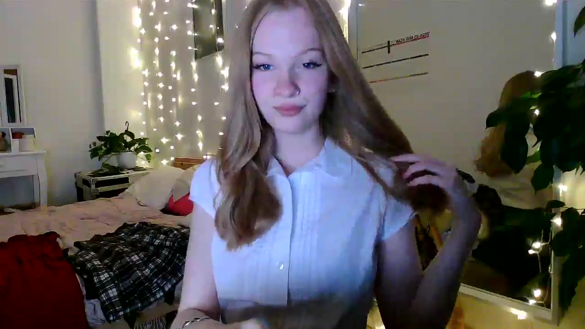 Gallery image thumbnail from Amuse_xxx's myfreecams stream on, 03/13/2025, 21:33 image 15 of 20