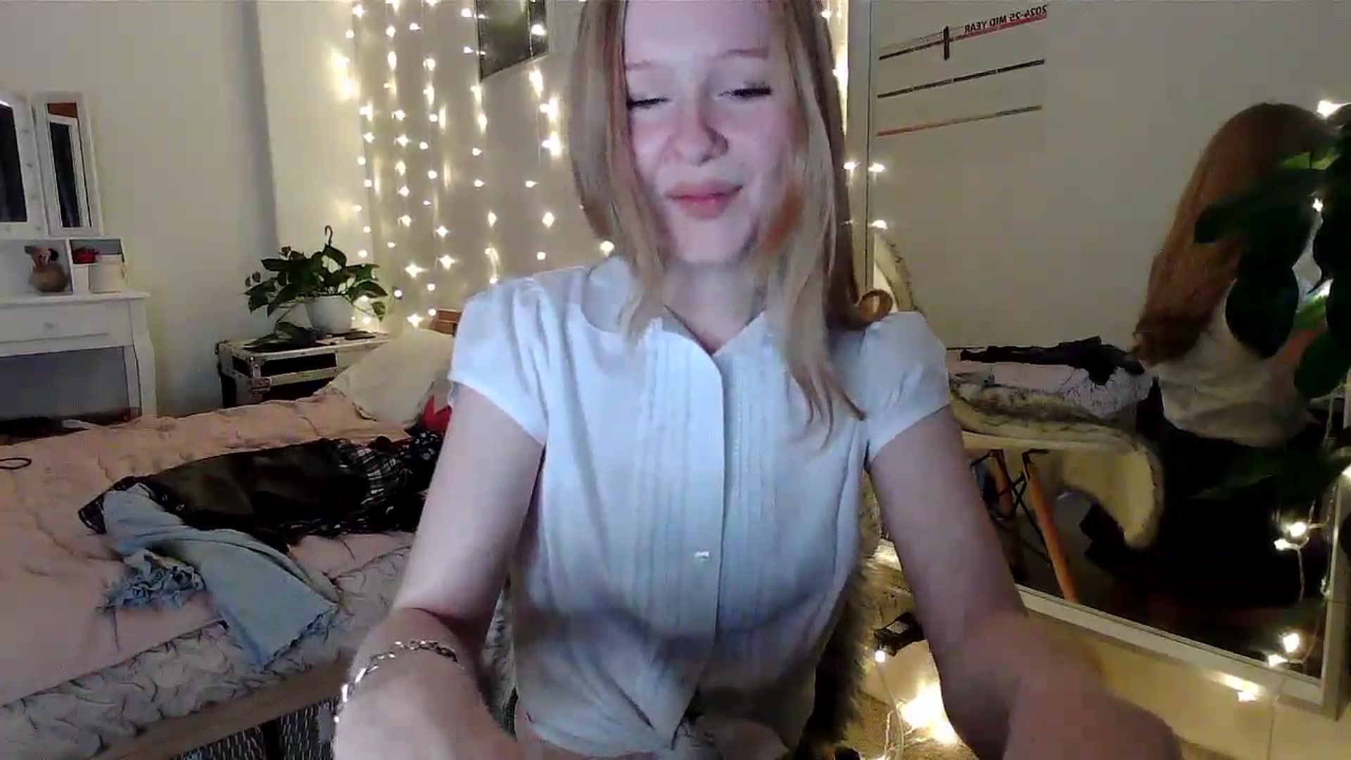 Gallery image thumbnail from Amuse_xxx's myfreecams stream on, 03/13/2025, 22:38 image 2 of 20
