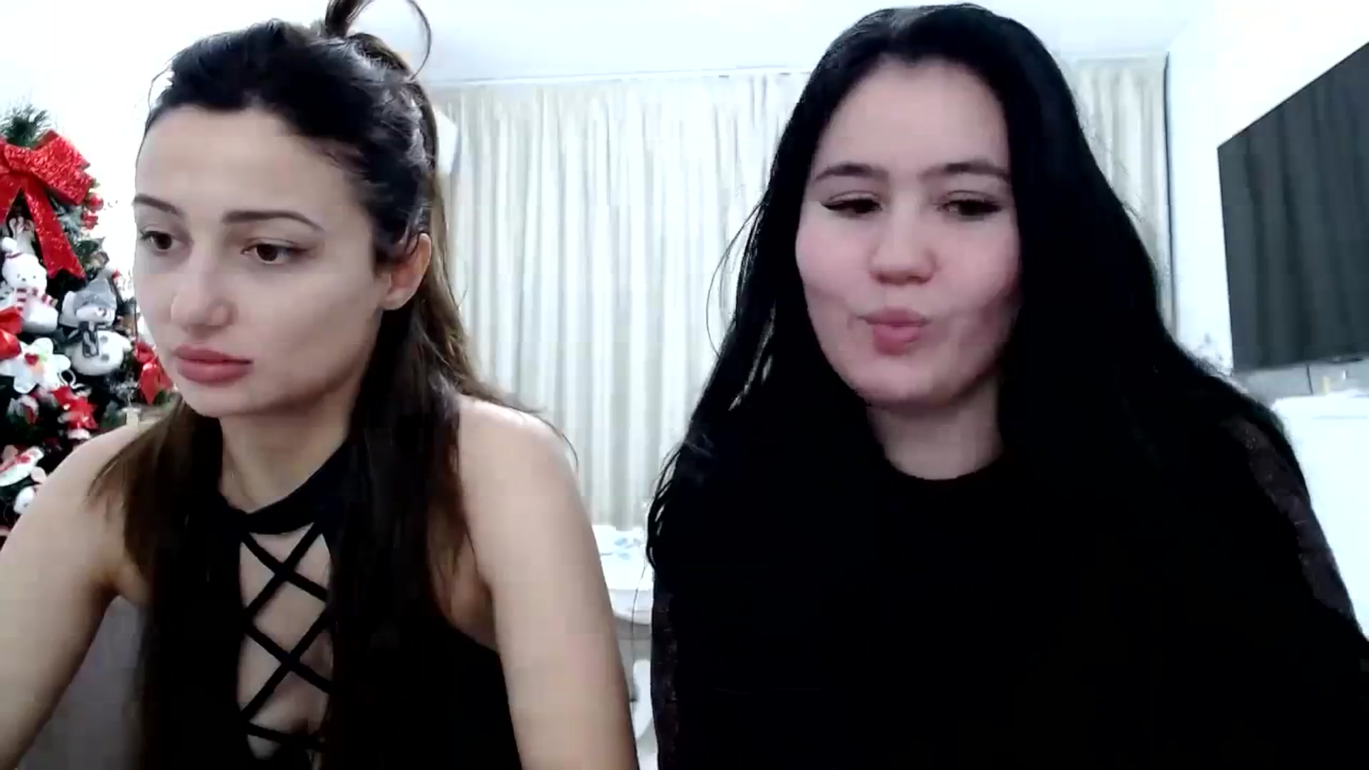Gallery image thumbnail from AmyAmelia999's myfreecams stream on, 12/24/2023, 21:06 image 2 of 20