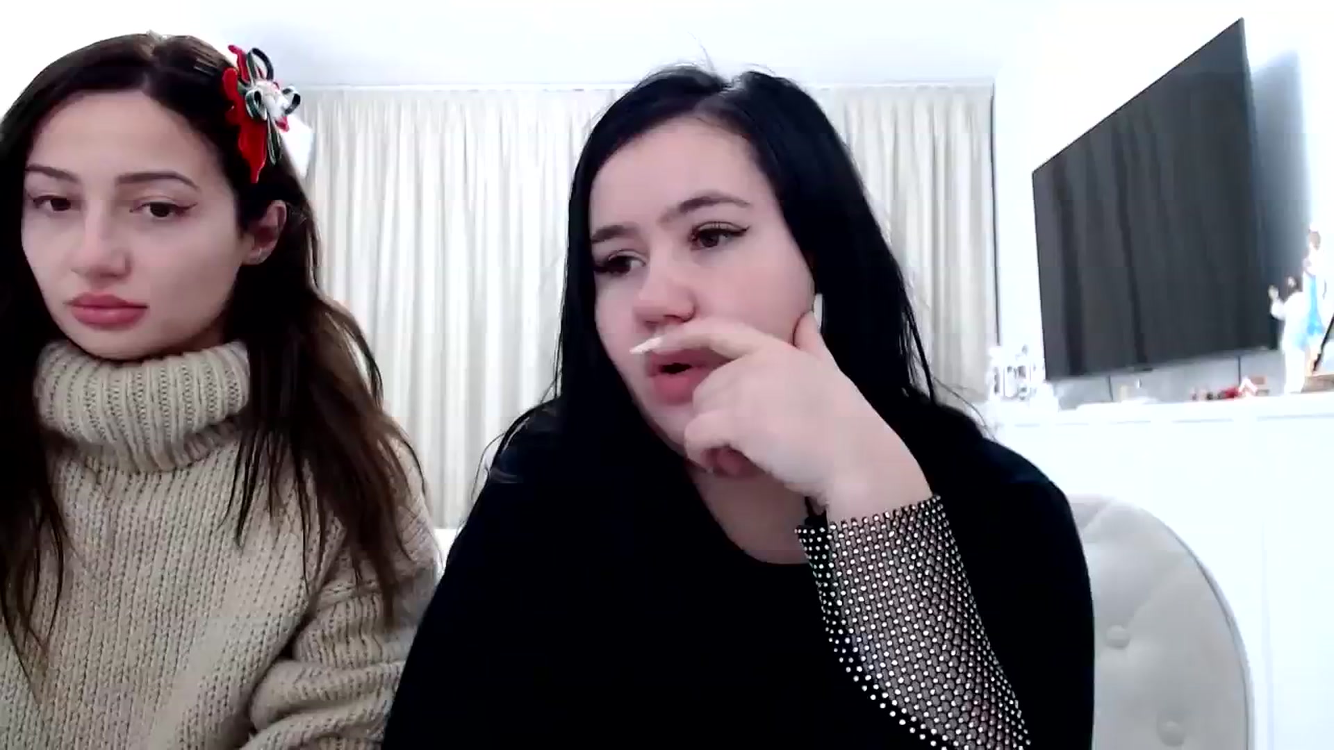 Gallery image thumbnail from AmyAmelia999's myfreecams stream on, 12/25/2023, 16:57 image 6 of 20