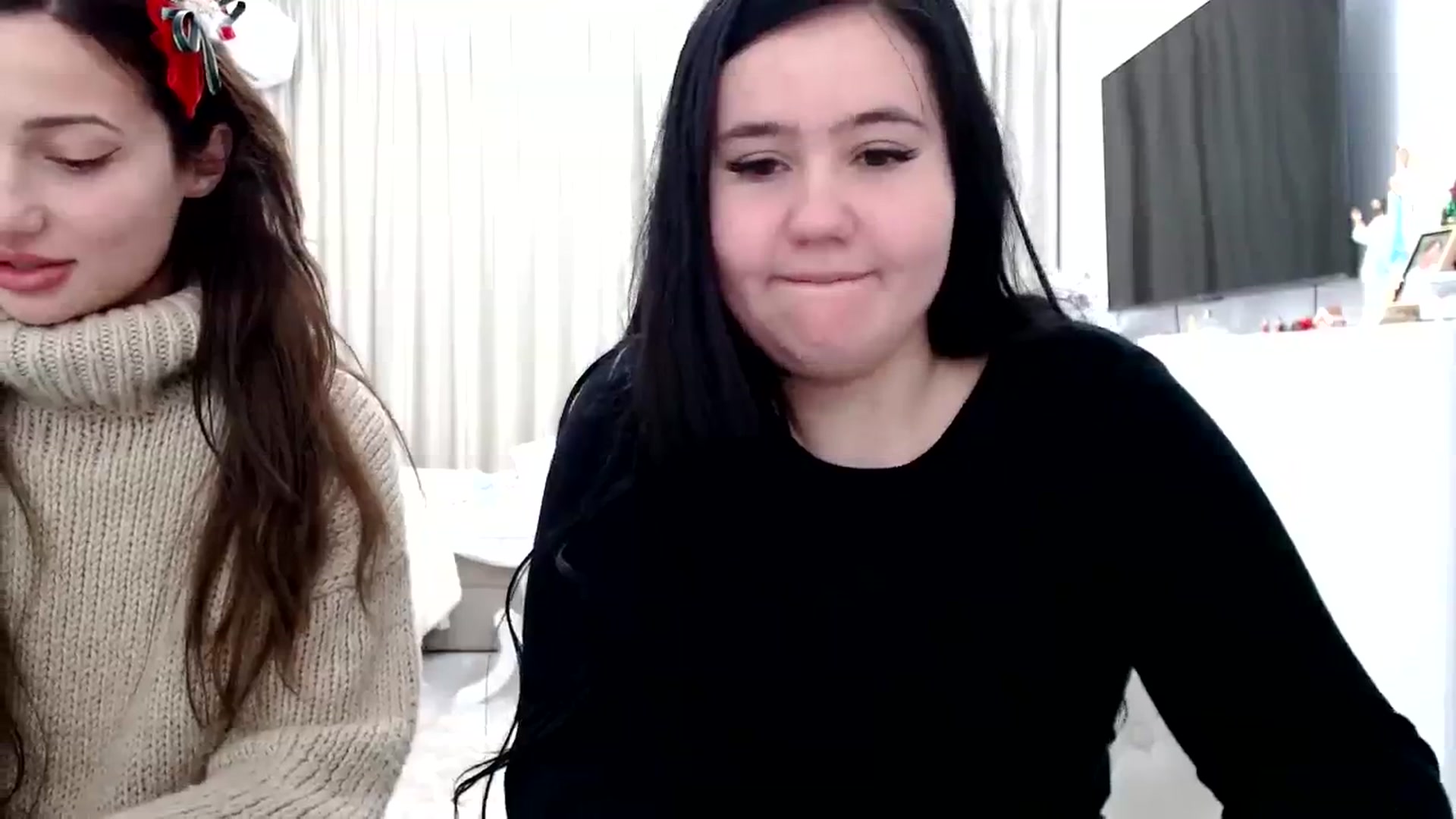 Gallery image thumbnail from AmyAmelia999's myfreecams stream on, 12/25/2023, 16:57 image 10 of 20
