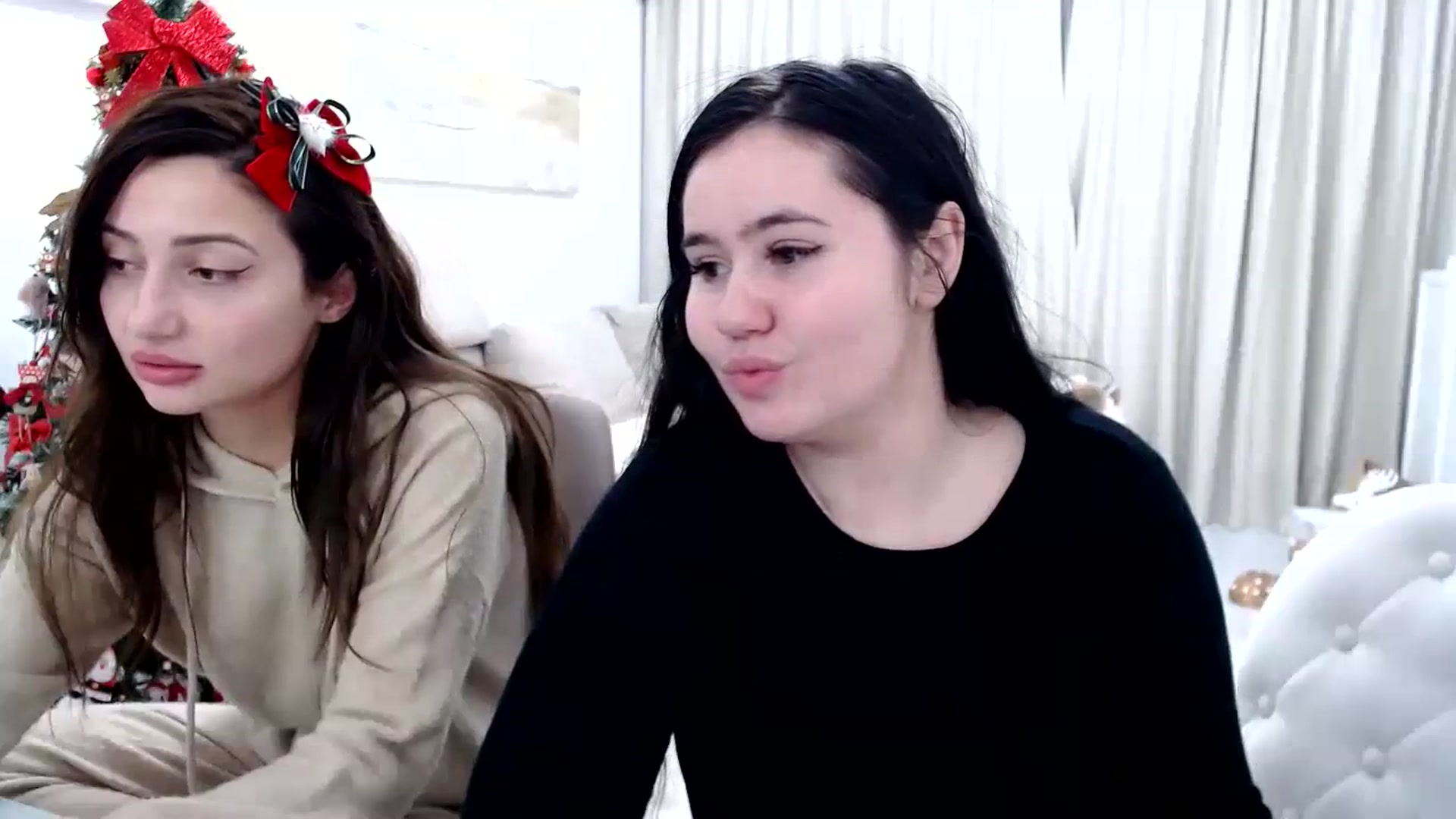 Gallery image thumbnail from AmyAmelia999's myfreecams stream on, 12/25/2023, 22:45 image 7 of 20