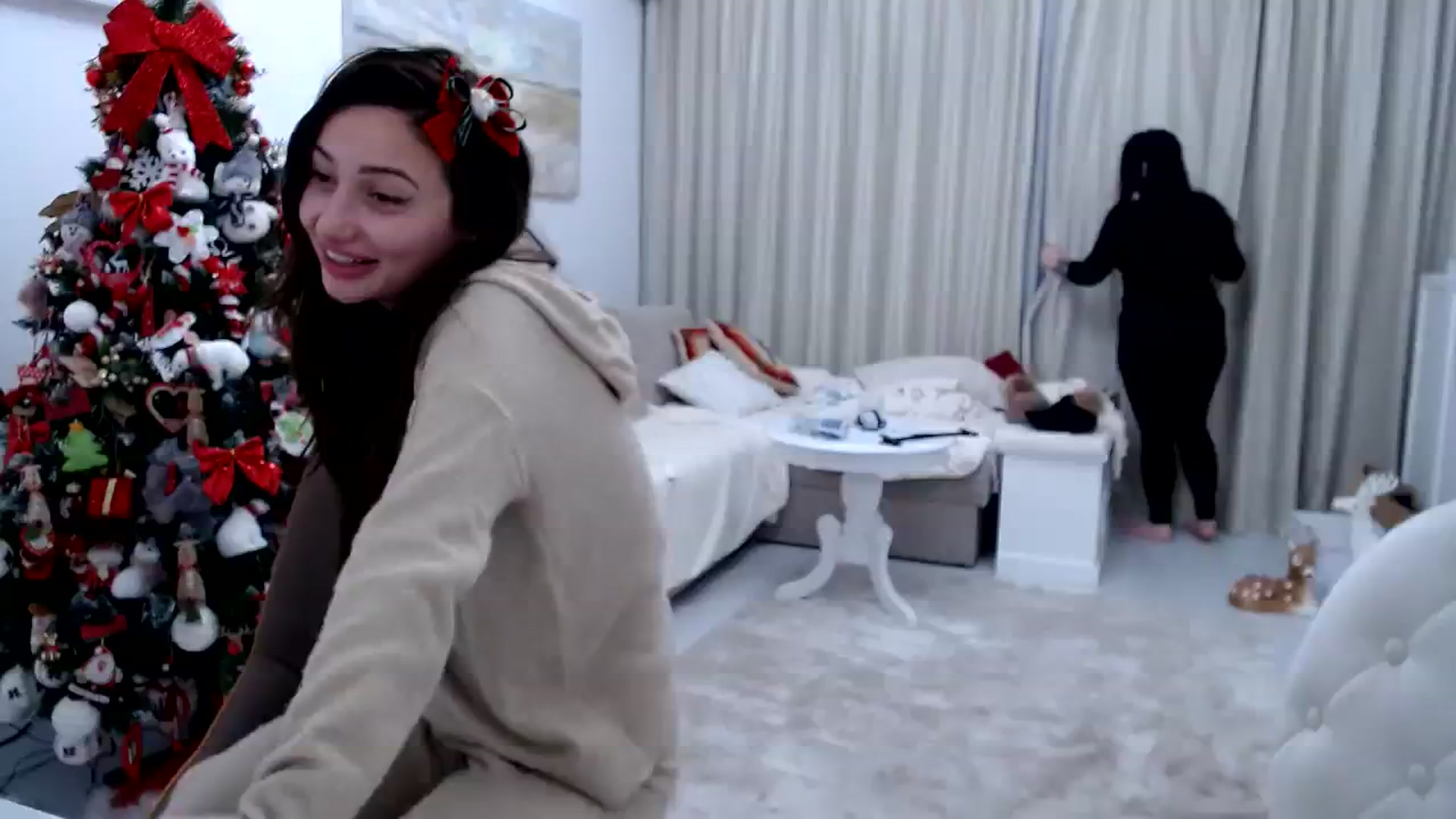 Gallery image thumbnail from AmyAmelia999's myfreecams stream on, 12/25/2023, 22:45 image 6 of 20