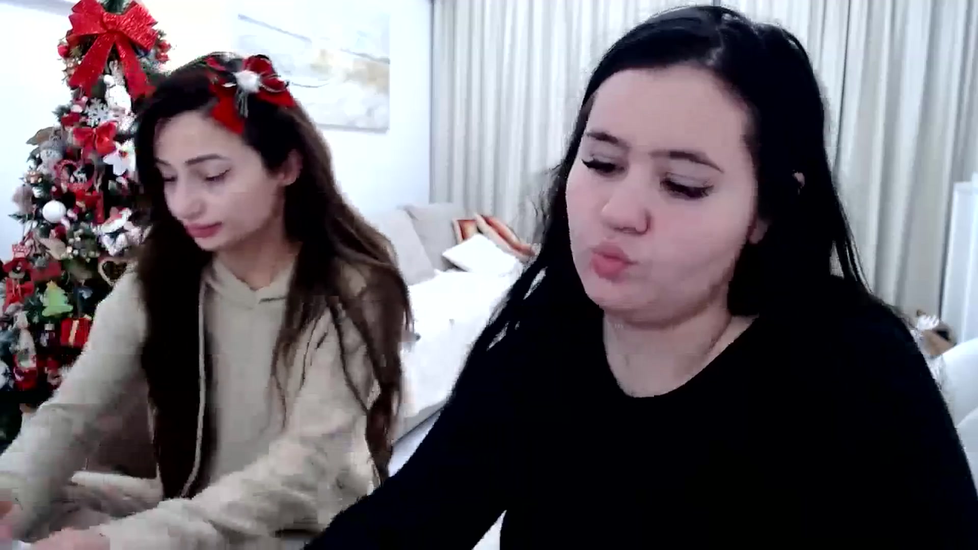 Gallery image thumbnail from AmyAmelia999's myfreecams stream on, 12/25/2023, 22:45 image 8 of 20