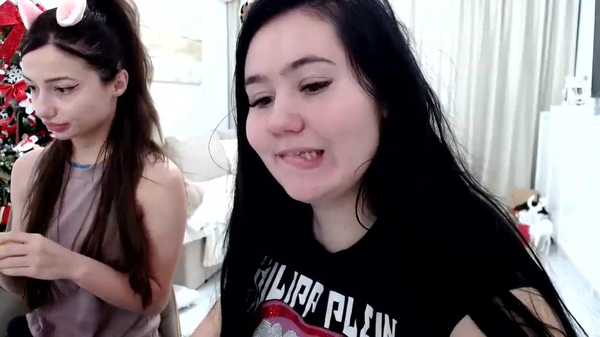 Gallery image thumbnail from AmyAmelia999's myfreecams stream on, 12/26/2023, 15:44 image 14 of 20