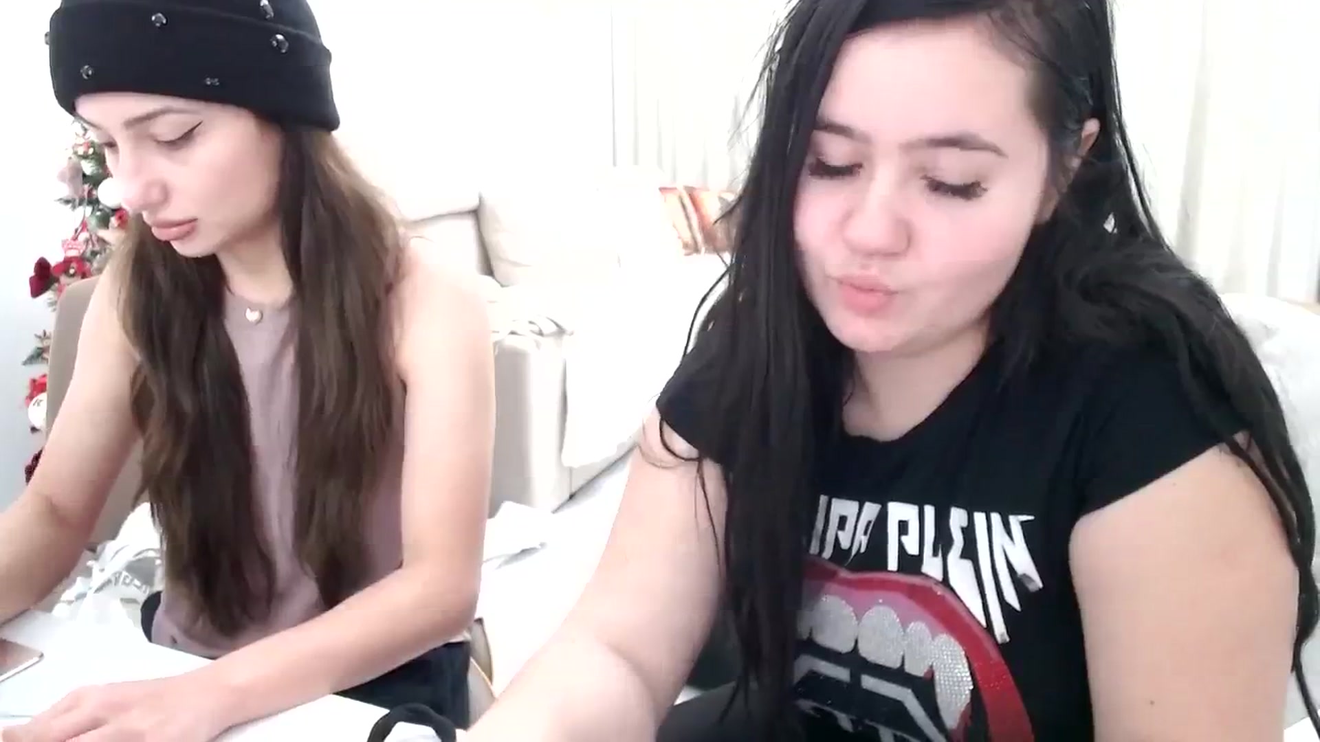Gallery image thumbnail from AmyAmelia999's myfreecams stream on, 12/26/2023, 18:38 image 5 of 20