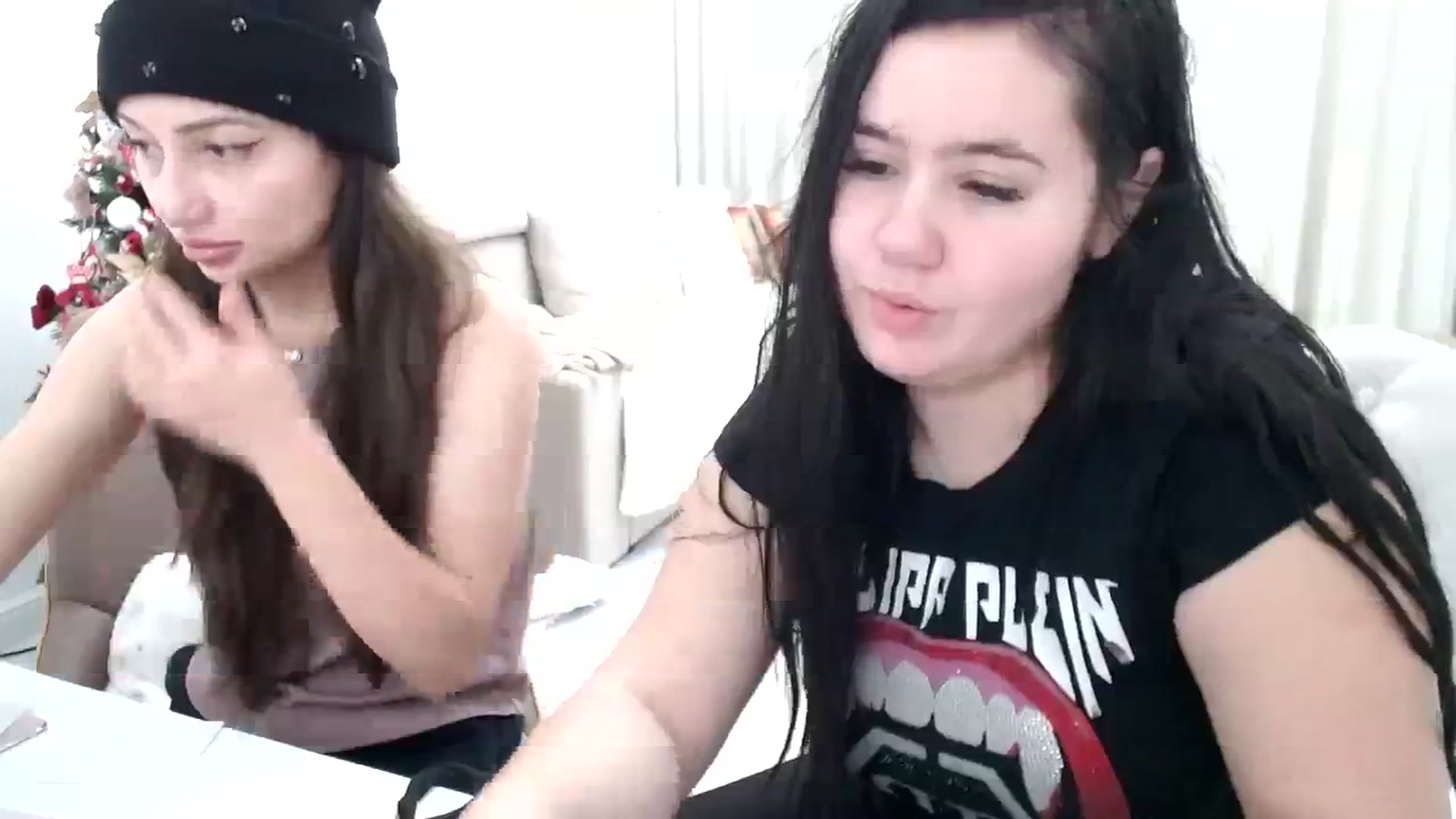 Gallery image thumbnail from AmyAmelia999's myfreecams stream on, 12/26/2023, 18:38 image 7 of 20