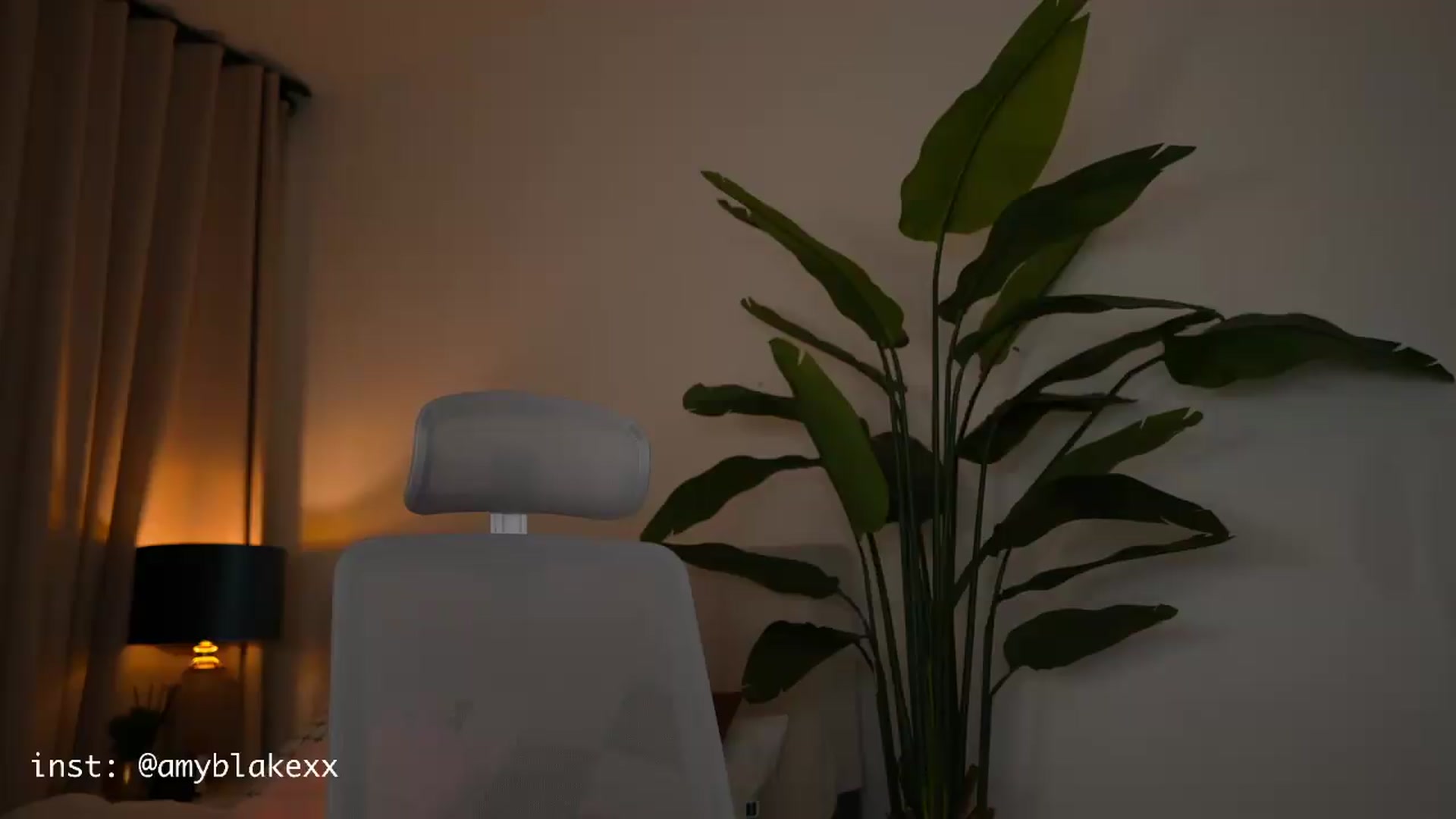 Gallery image thumbnail from AmyAngel's myfreecams stream on, 07/28/2026, 15:39 image 14 of 20