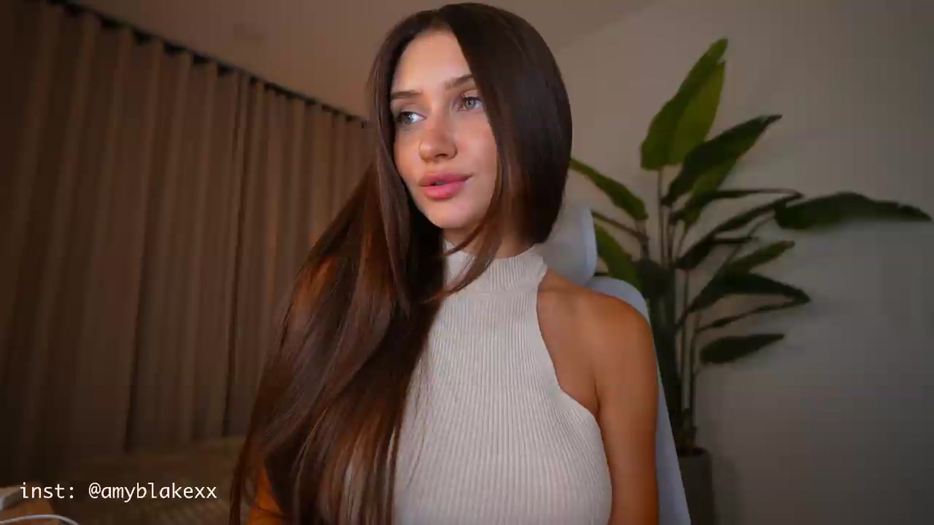 Gallery image thumbnail from AmyAngel's myfreecams stream on, 08/12/2026, 15:34 image 2 of 20