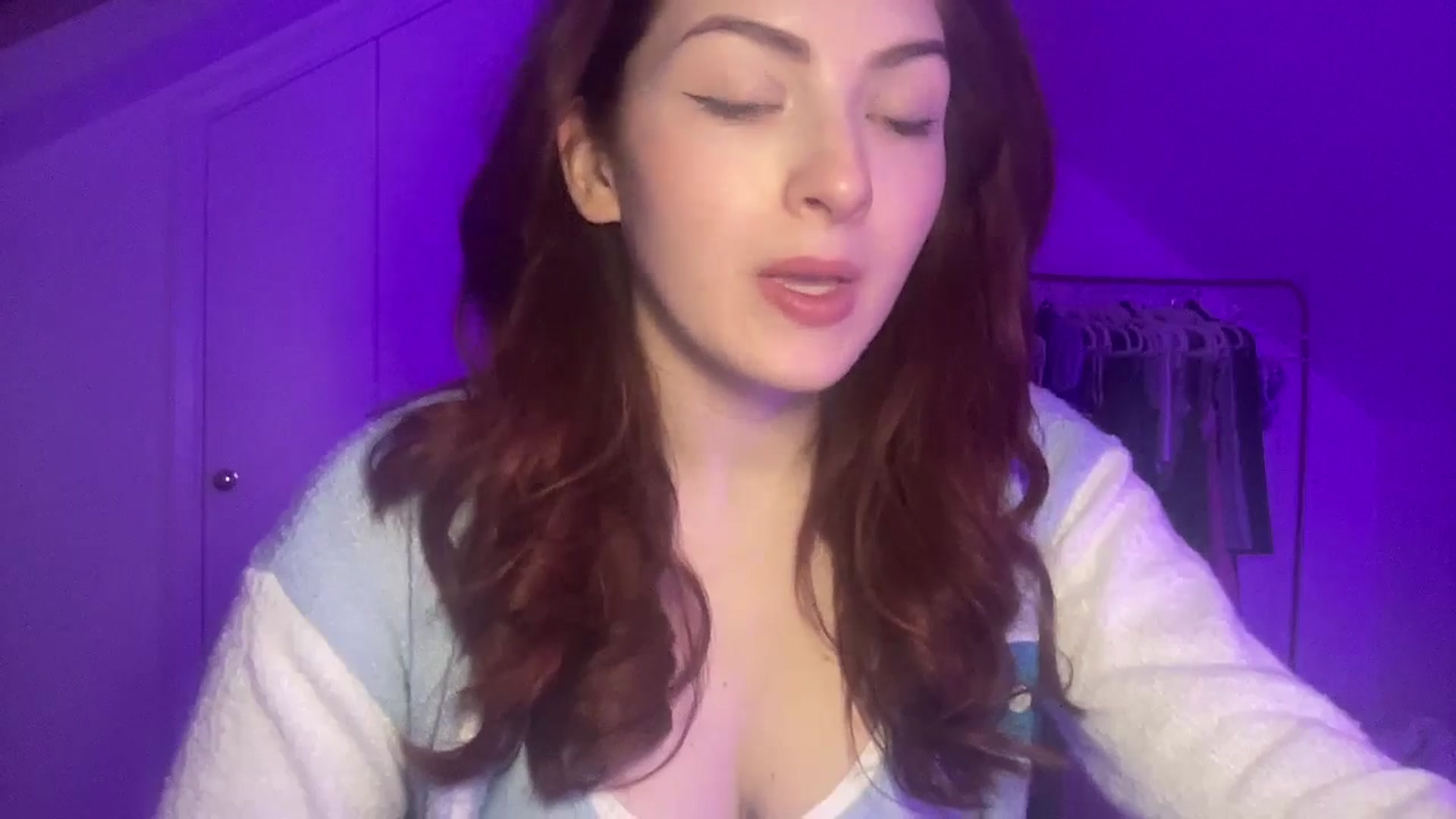 Gallery image thumbnail from AmyAugust's myfreecams stream on, 02/28/2025, 08:21 image 10 of 20