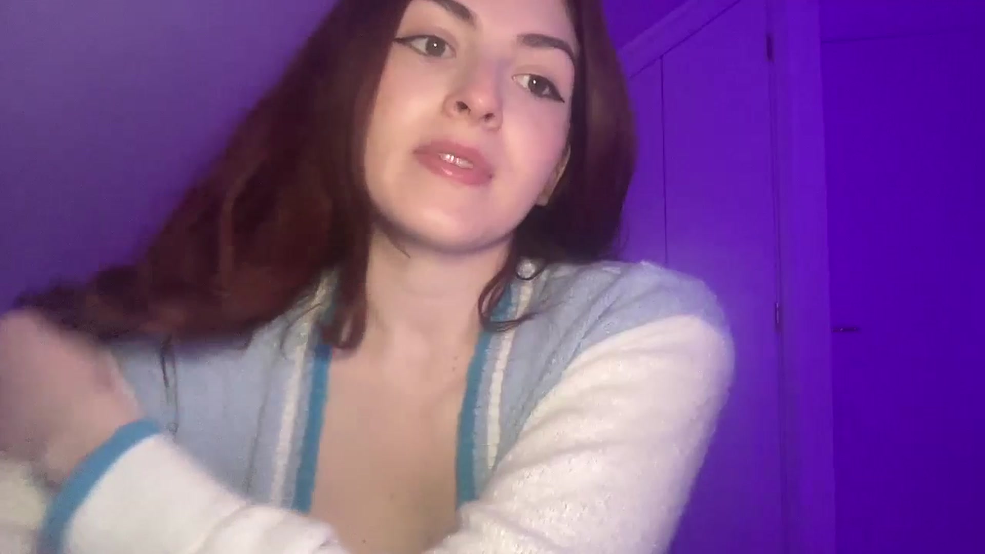 Gallery image thumbnail from AmyAugust's myfreecams stream on, 03/03/2025, 09:28 image 16 of 20