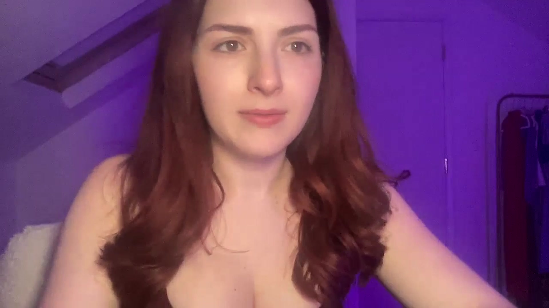 Gallery image thumbnail from AmyAugust's myfreecams stream on, 03/04/2025, 16:18 image 15 of 20