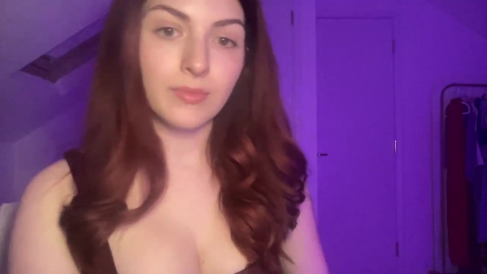 Gallery image thumbnail from AmyAugust's myfreecams stream on, 03/04/2025, 16:18 image 13 of 20