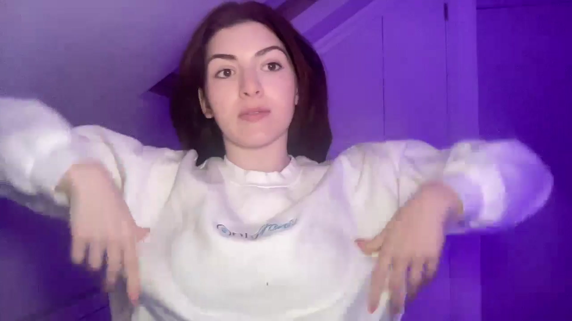 Gallery image thumbnail from AmyAugust's myfreecams stream on, 03/05/2025, 09:03 image 9 of 20