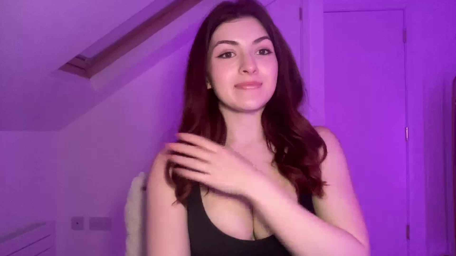 Gallery image thumbnail from AmyAugust's myfreecams stream on, 03/10/2025, 10:41 image 6 of 20