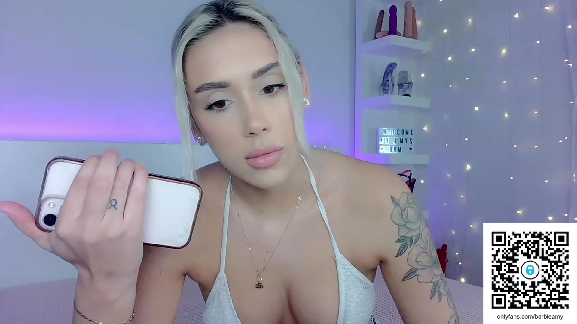 Gallery image thumbnail from AmyCakesXXX's myfreecams stream on, 11/15/2022, 01:04 image 1 of 20