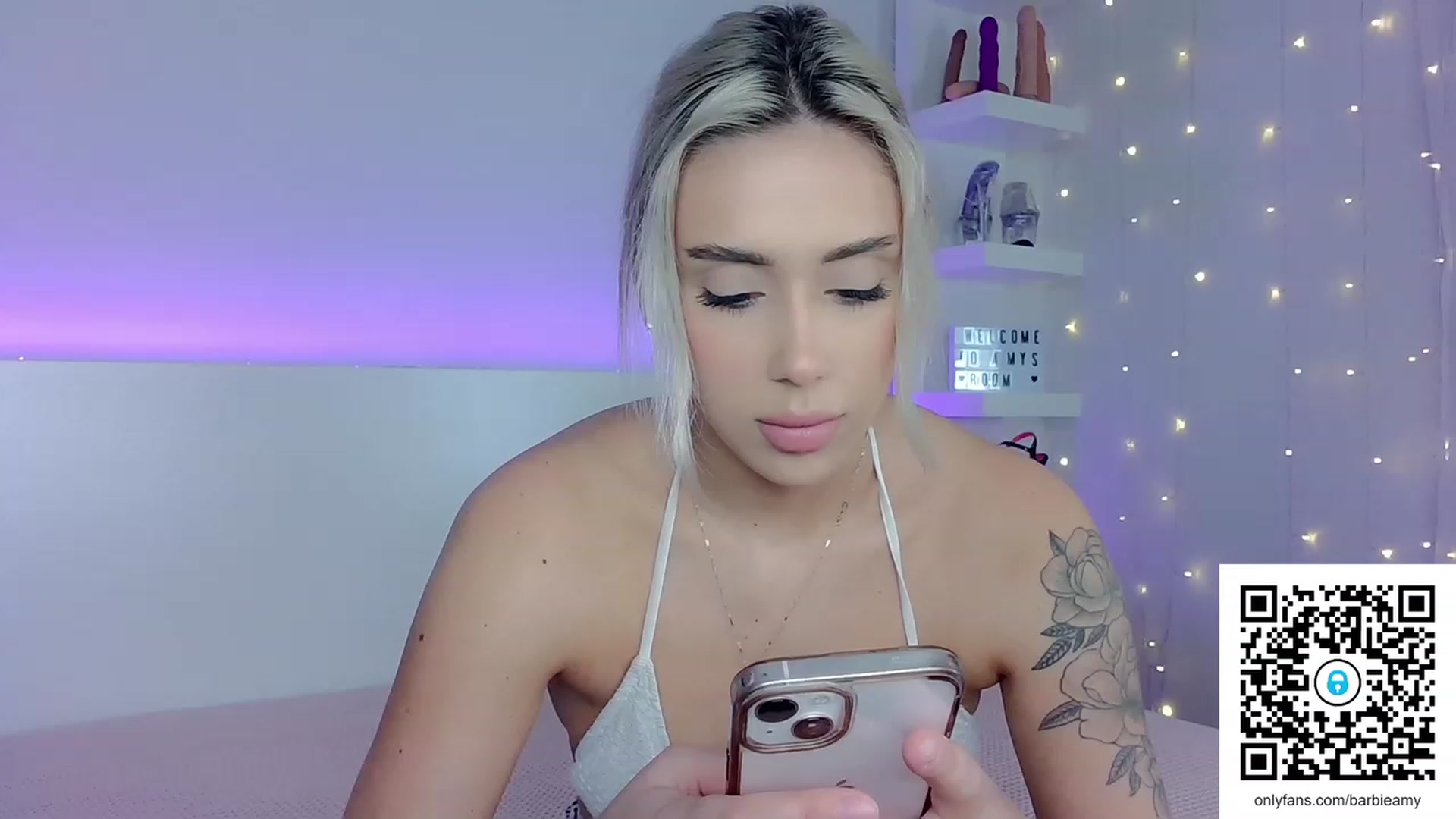 Gallery image thumbnail from AmyCakesXXX's myfreecams stream on, 11/15/2022, 01:04 image 7 of 20