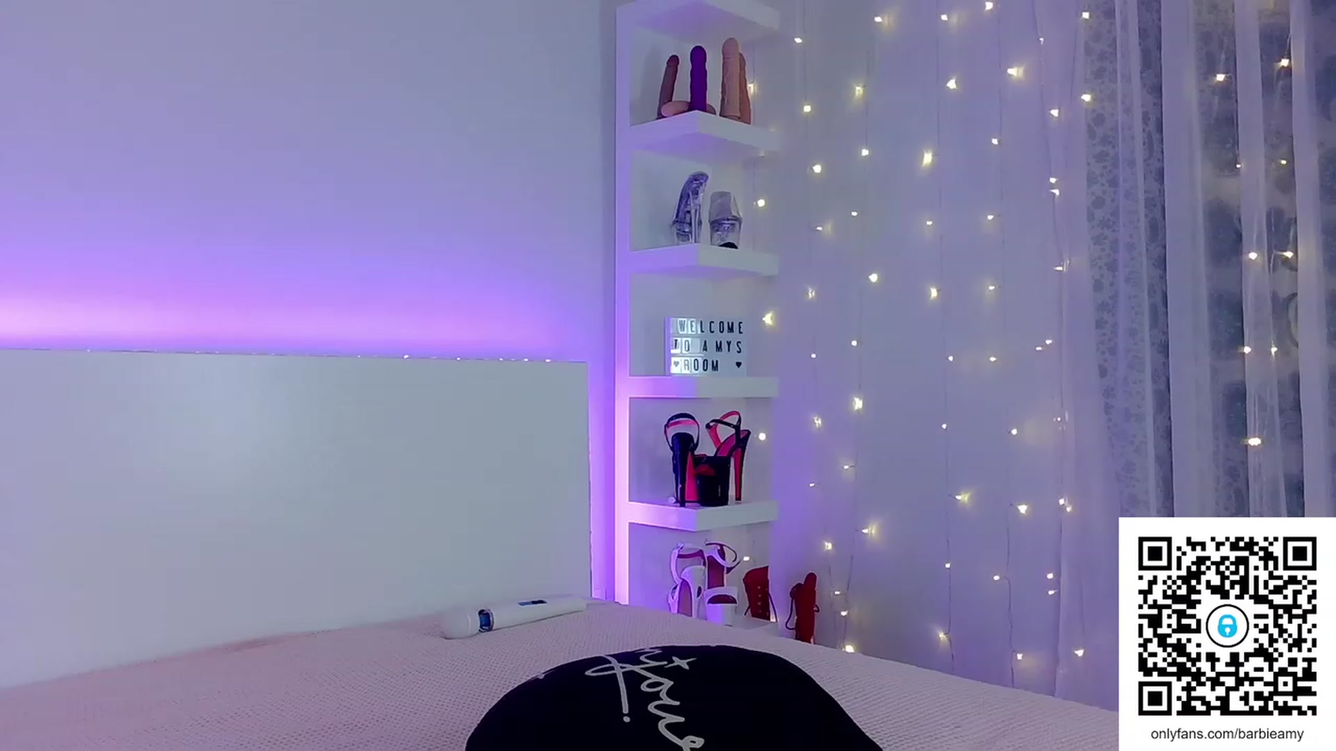 Gallery image thumbnail from AmyCakesXXX's myfreecams stream on, 11/16/2022, 01:09 image 11 of 20