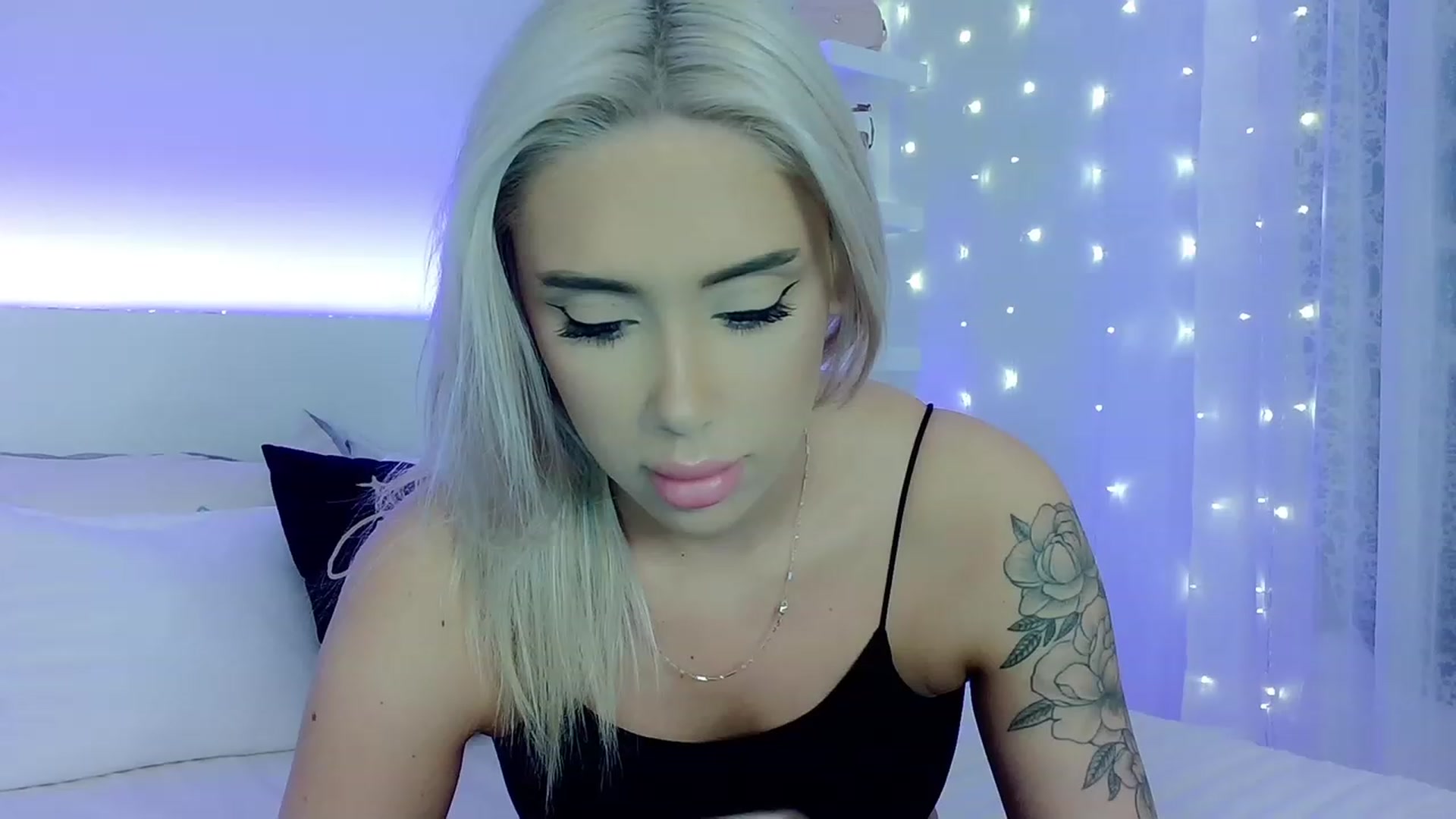 Gallery image thumbnail from AmyCakesXXX's myfreecams stream on, 12/19/2022, 01:52 image 15 of 20