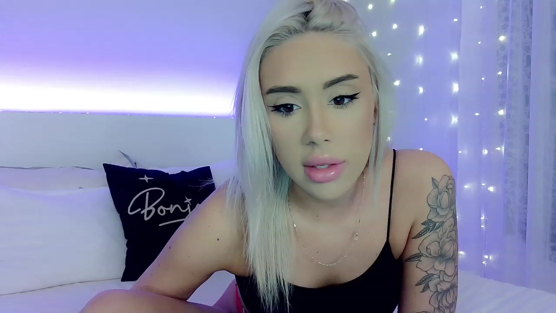 Gallery image thumbnail from AmyCakesXXX's myfreecams stream on, 12/19/2022, 01:52 image 9 of 20