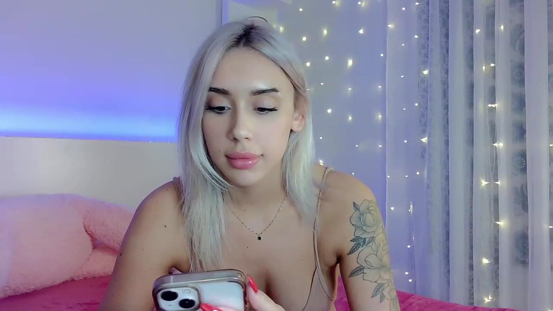 Gallery image thumbnail from AmyCakesXXX's myfreecams stream on, 12/31/2022, 02:54 image 17 of 20
