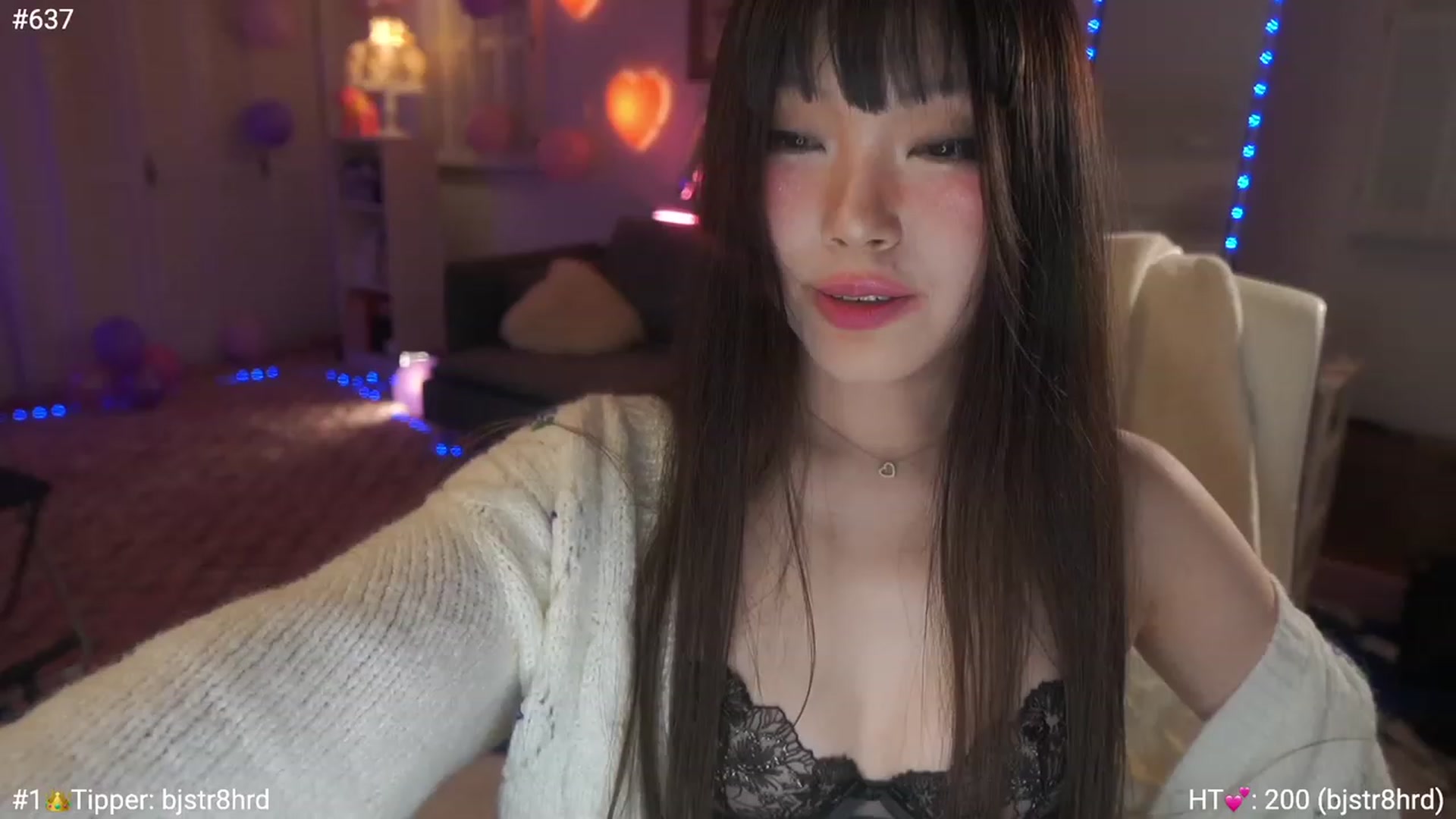 Gallery image thumbnail from AmyCanterbury's myfreecams stream on, 11/17/2022, 07:49 image 1 of 20