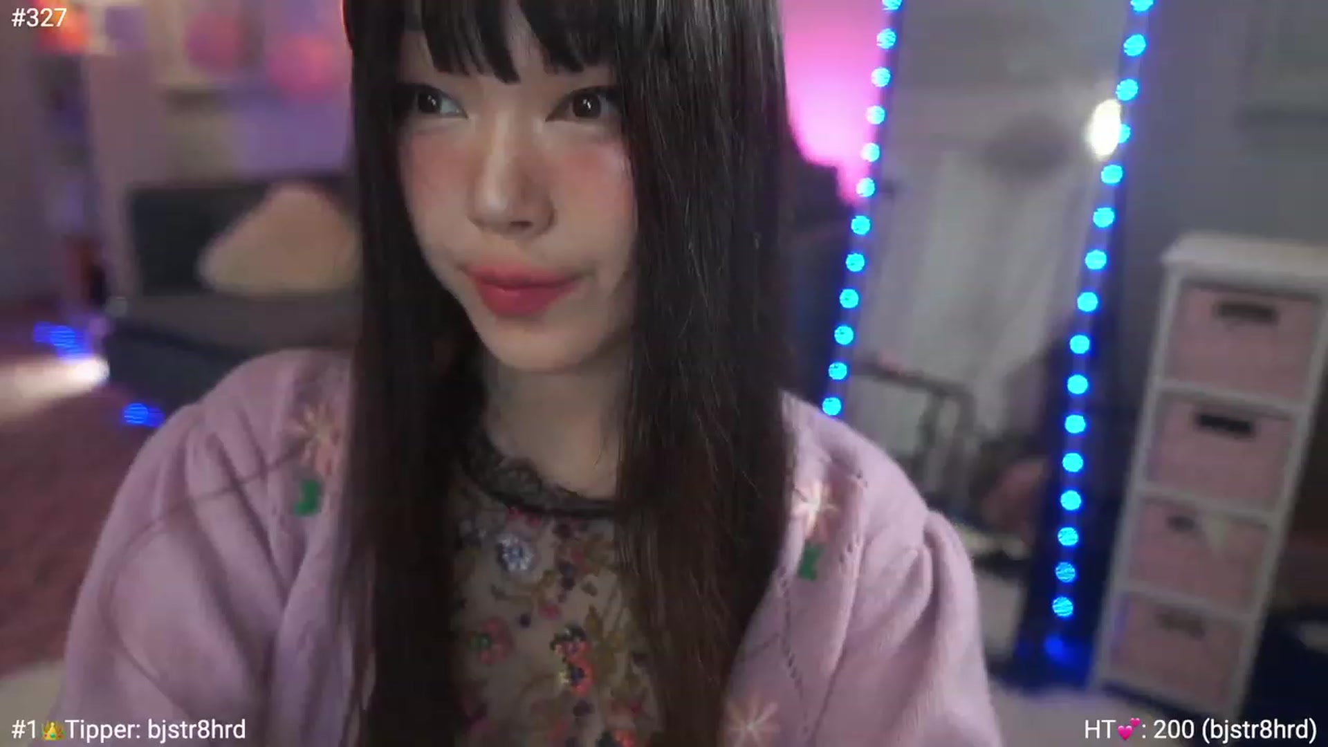 Gallery image thumbnail from AmyCanterbury's myfreecams stream on, 11/20/2022, 05:47 image 2 of 20