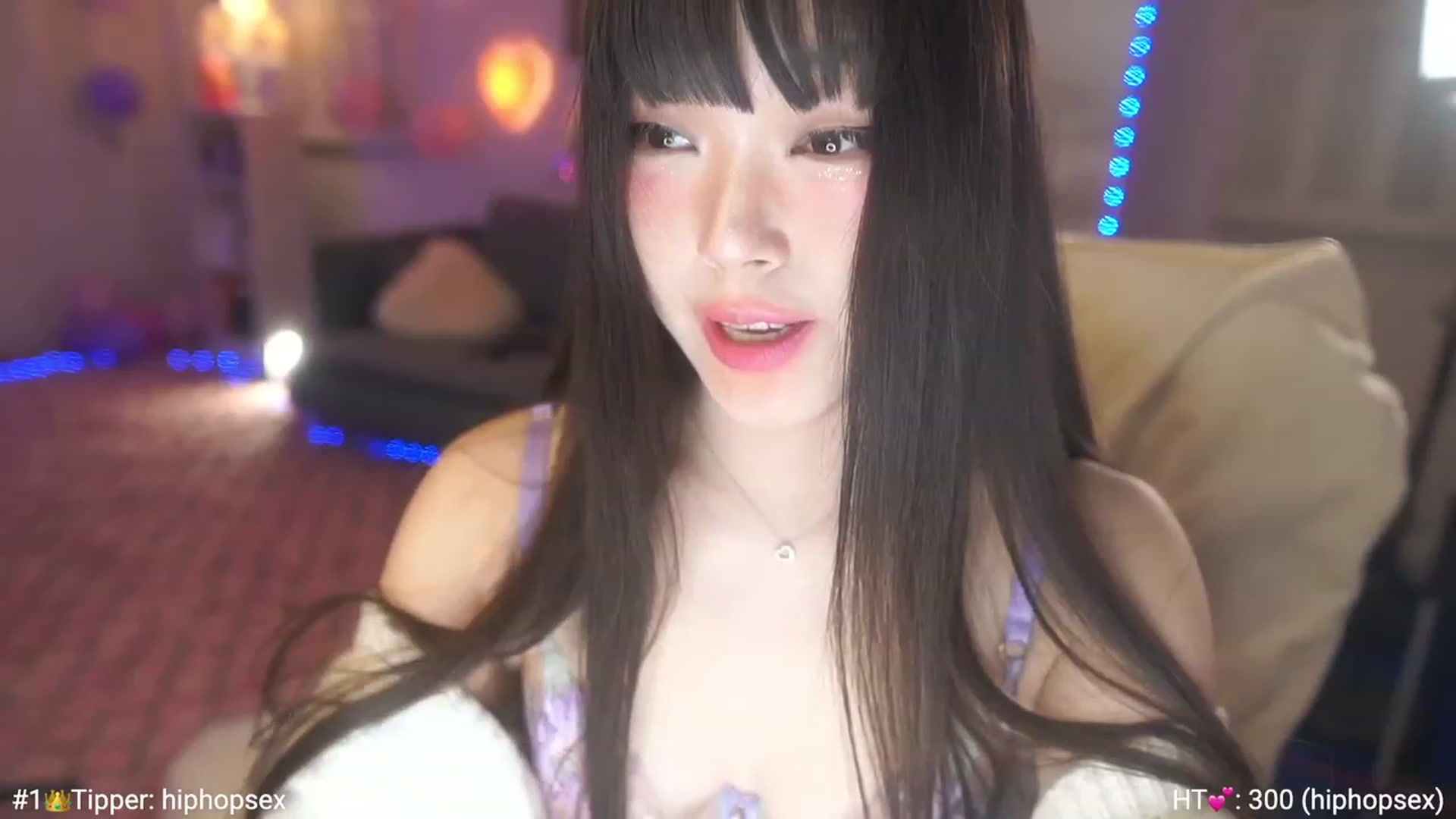 Gallery image thumbnail from AmyCanterbury's myfreecams stream on, 12/03/2022, 06:45 image 4 of 20