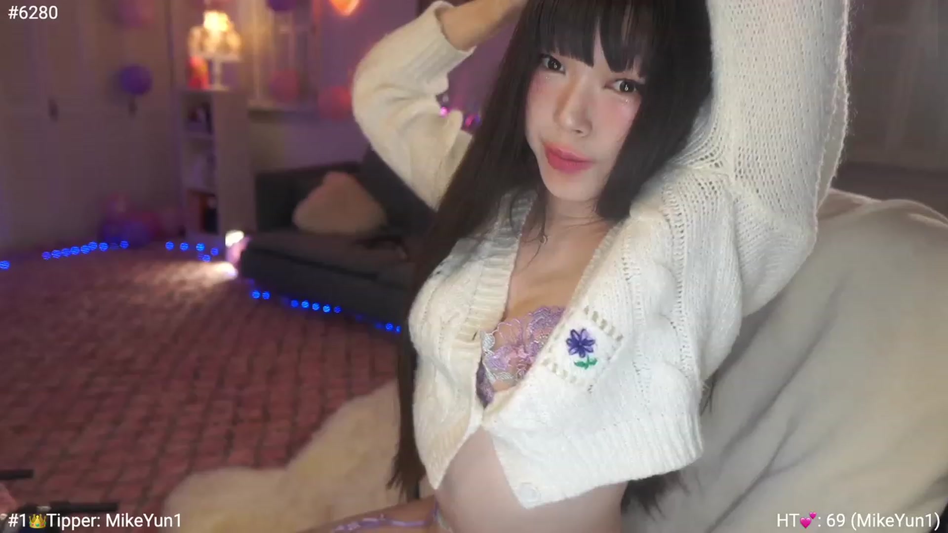 Gallery image thumbnail from AmyCanterbury's myfreecams stream on, 12/03/2022, 06:45 image 2 of 20