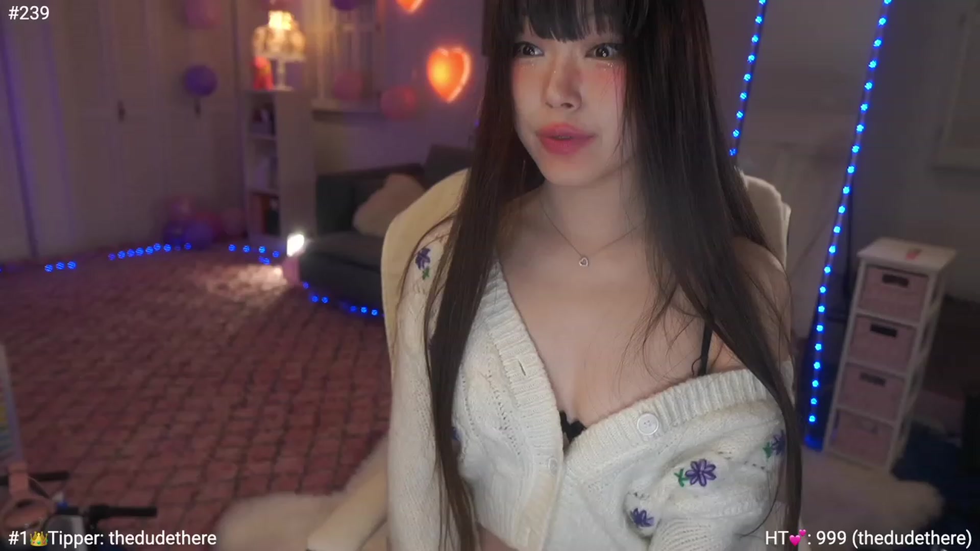 Gallery image thumbnail from AmyCanterbury's myfreecams stream on, 12/04/2022, 07:38 image 3 of 20