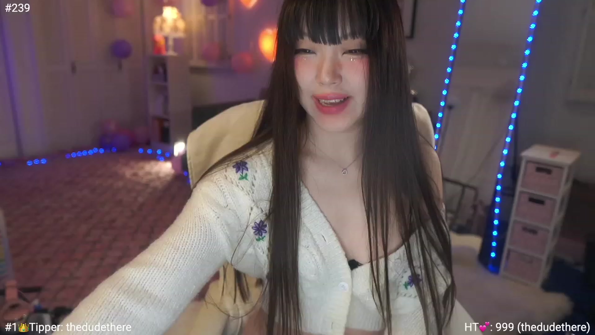 Gallery image thumbnail from AmyCanterbury's myfreecams stream on, 12/04/2022, 07:38 image 2 of 20