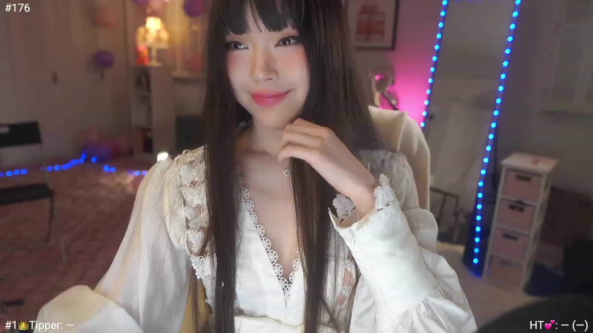 Gallery image thumbnail from AmyCanterbury's myfreecams stream on, 12/08/2022, 07:50 image 1 of 20