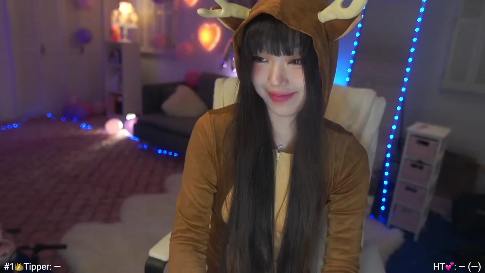 Gallery image thumbnail from AmyCanterbury's myfreecams stream on, 12/15/2022, 05:57 image 1 of 20