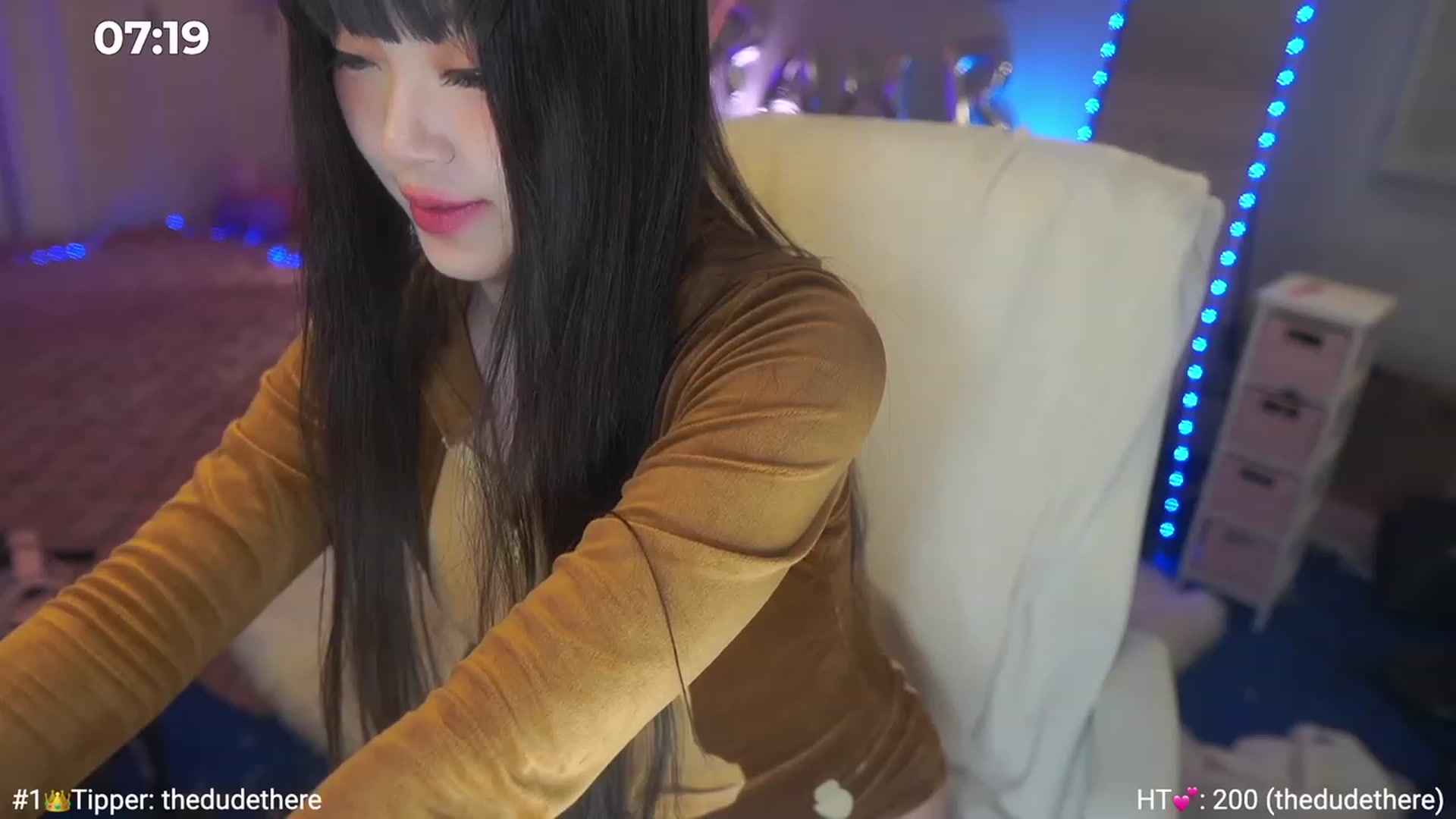 Gallery image thumbnail from AmyCanterbury's myfreecams stream on, 12/15/2022, 05:57 image 5 of 20