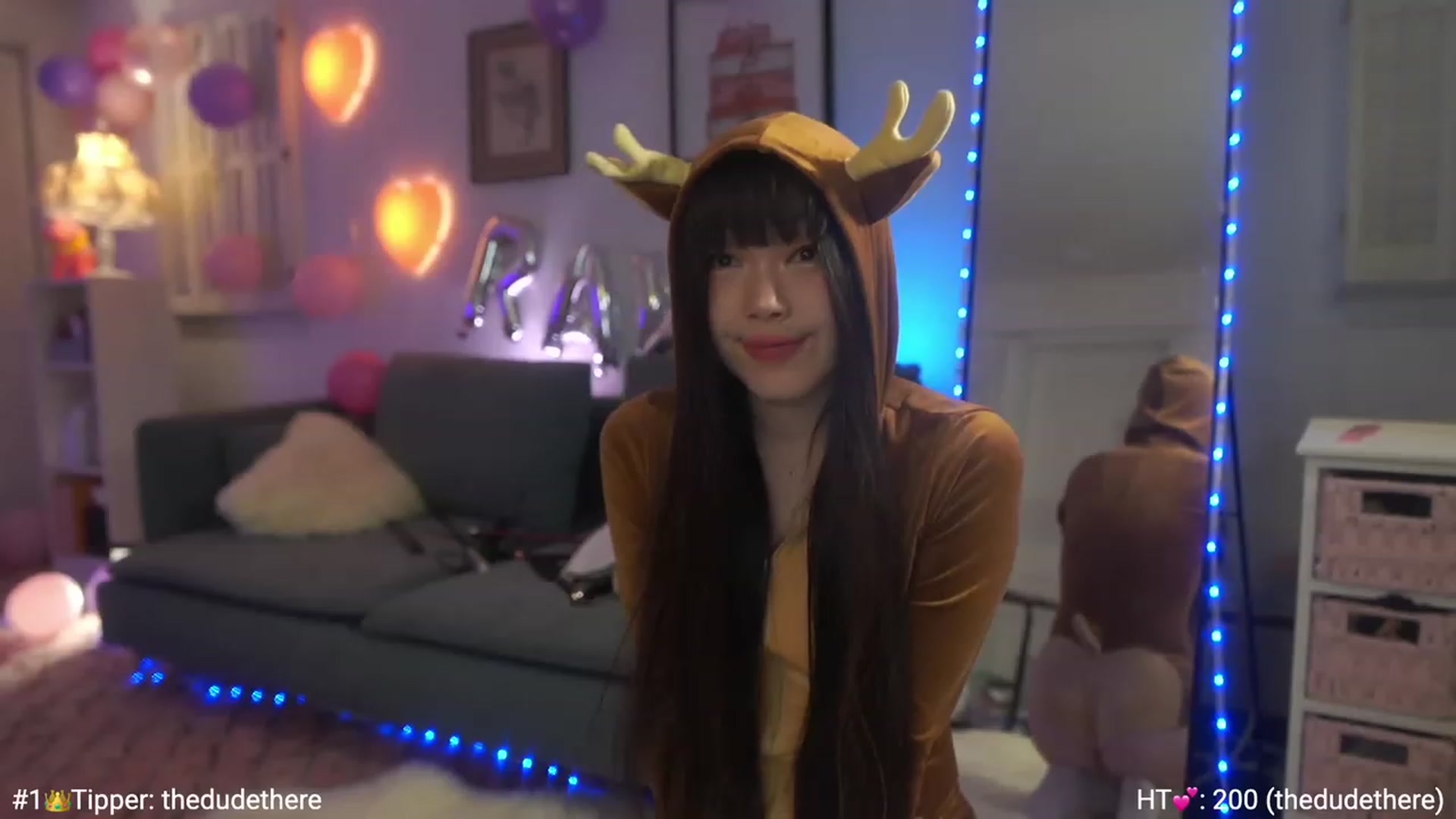 Gallery image thumbnail from AmyCanterbury's myfreecams stream on, 12/15/2022, 05:57 image 7 of 20