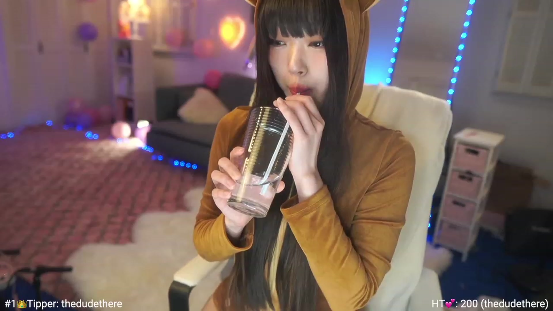 Gallery image thumbnail from AmyCanterbury's myfreecams stream on, 12/15/2022, 05:57 image 11 of 20