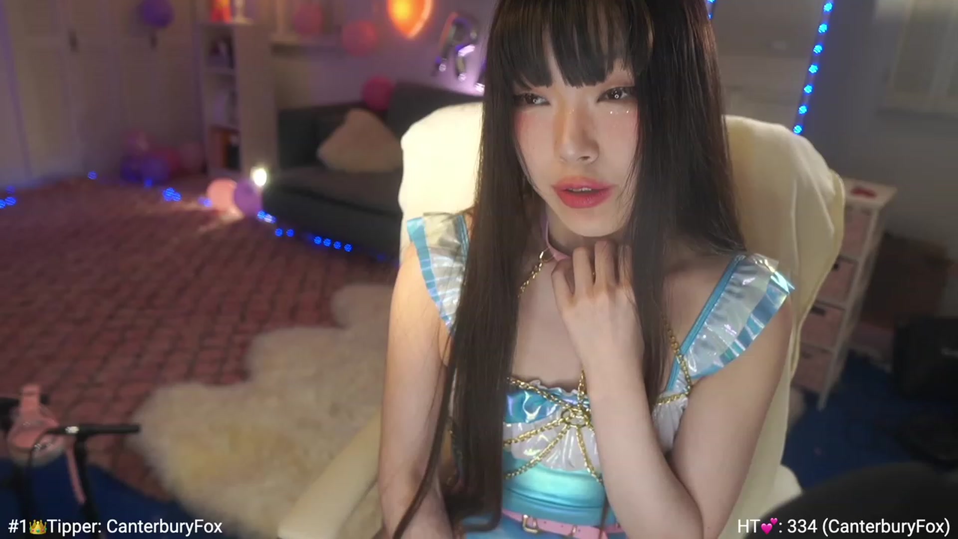 Gallery image thumbnail from AmyCanterbury's myfreecams stream on, 12/17/2022, 08:28 image 2 of 20