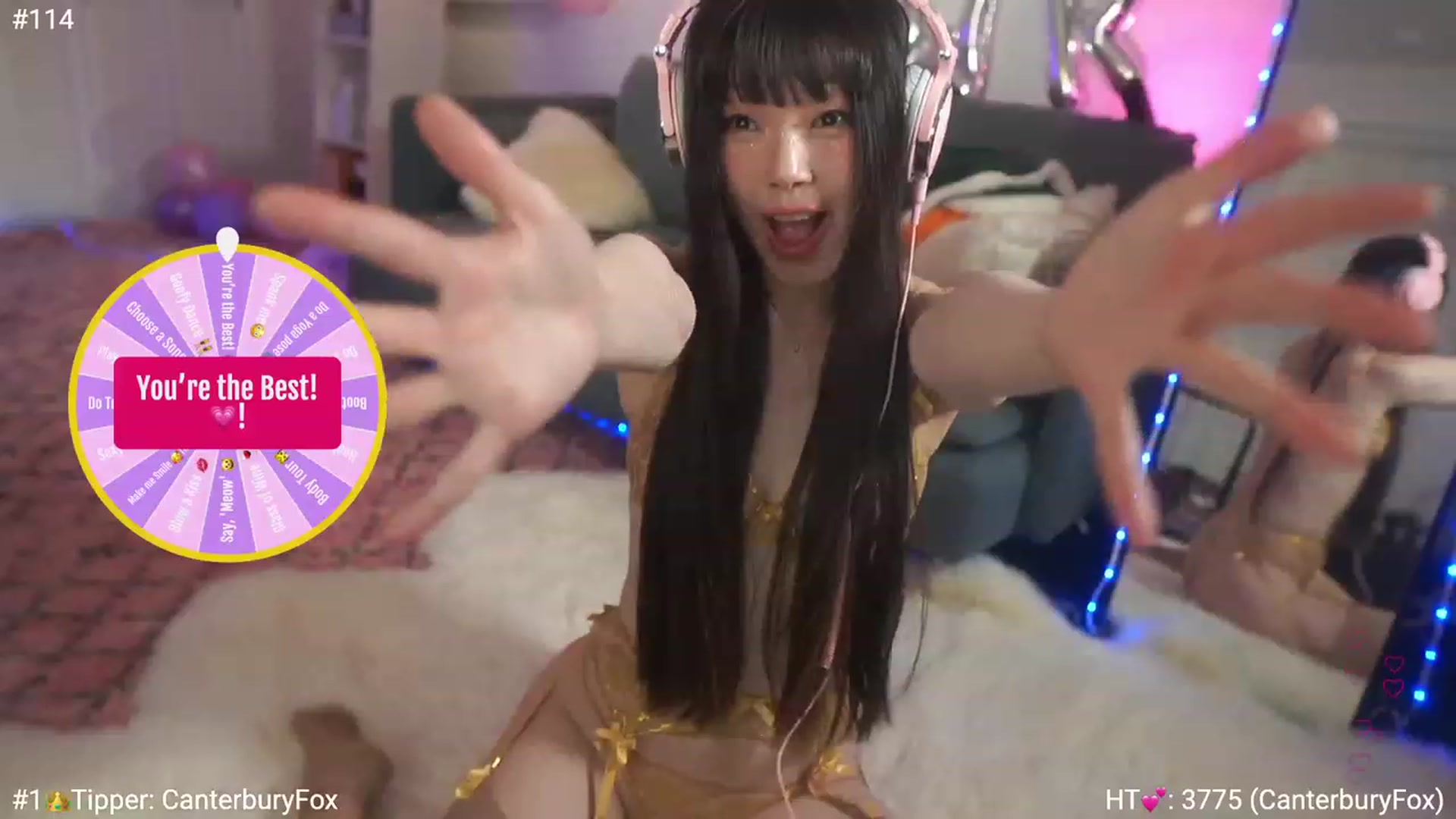 Gallery image thumbnail from AmyCanterbury's myfreecams stream on, 12/24/2022, 07:02 image 15 of 20
