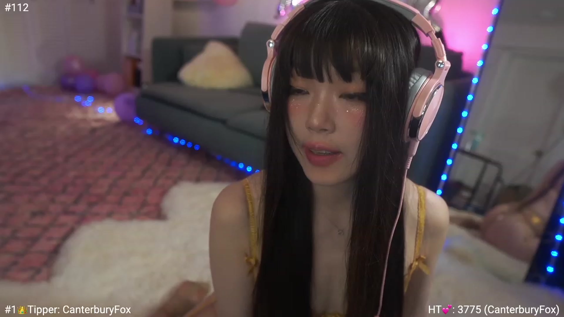 Gallery image thumbnail from AmyCanterbury's myfreecams stream on, 12/24/2022, 07:02 image 16 of 20