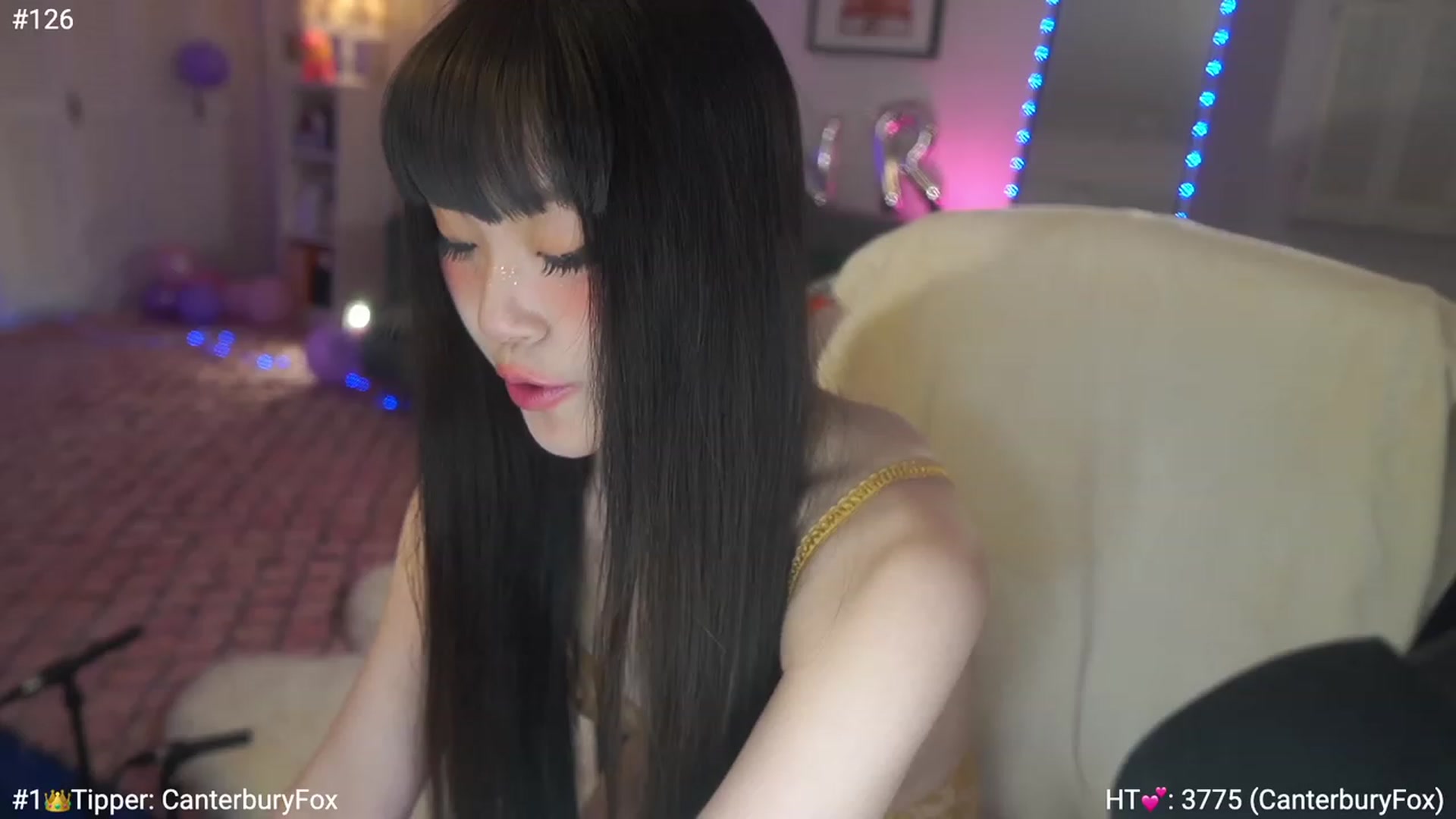 Gallery image thumbnail from AmyCanterbury's myfreecams stream on, 12/24/2022, 07:02 image 4 of 20