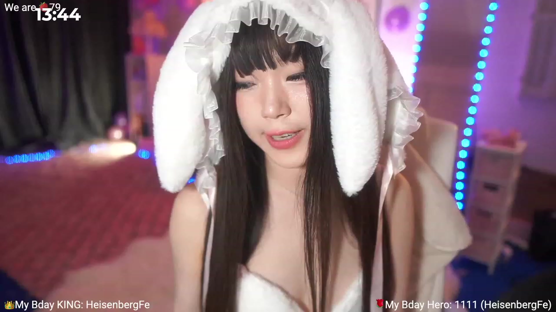 Gallery image thumbnail from AmyCanterbury's myfreecams stream on, 01/22/2023, 08:26 image 18 of 20