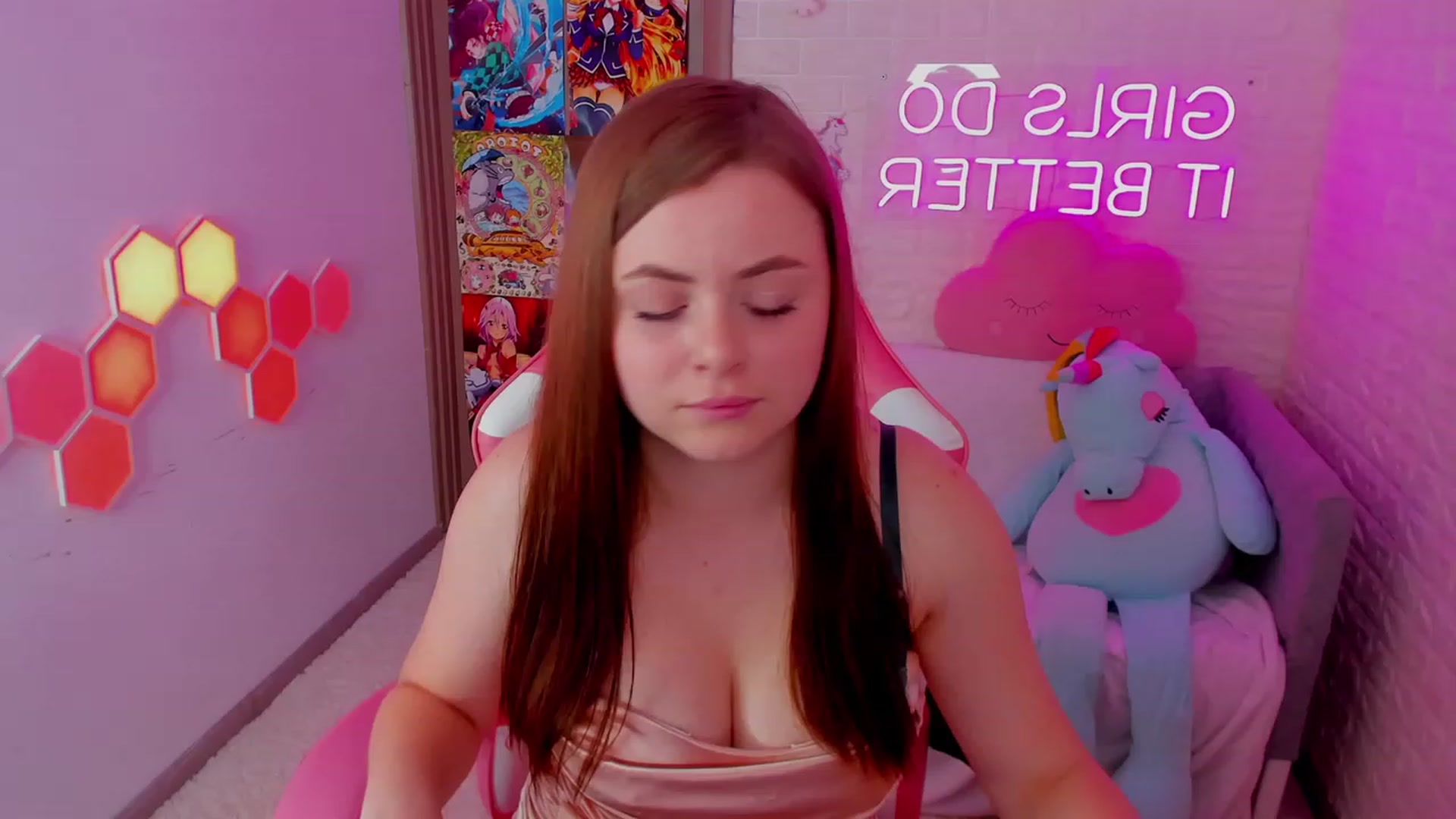 Gallery image thumbnail from AmyClaire's myfreecams stream on, 12/26/2023, 20:02 image 18 of 20