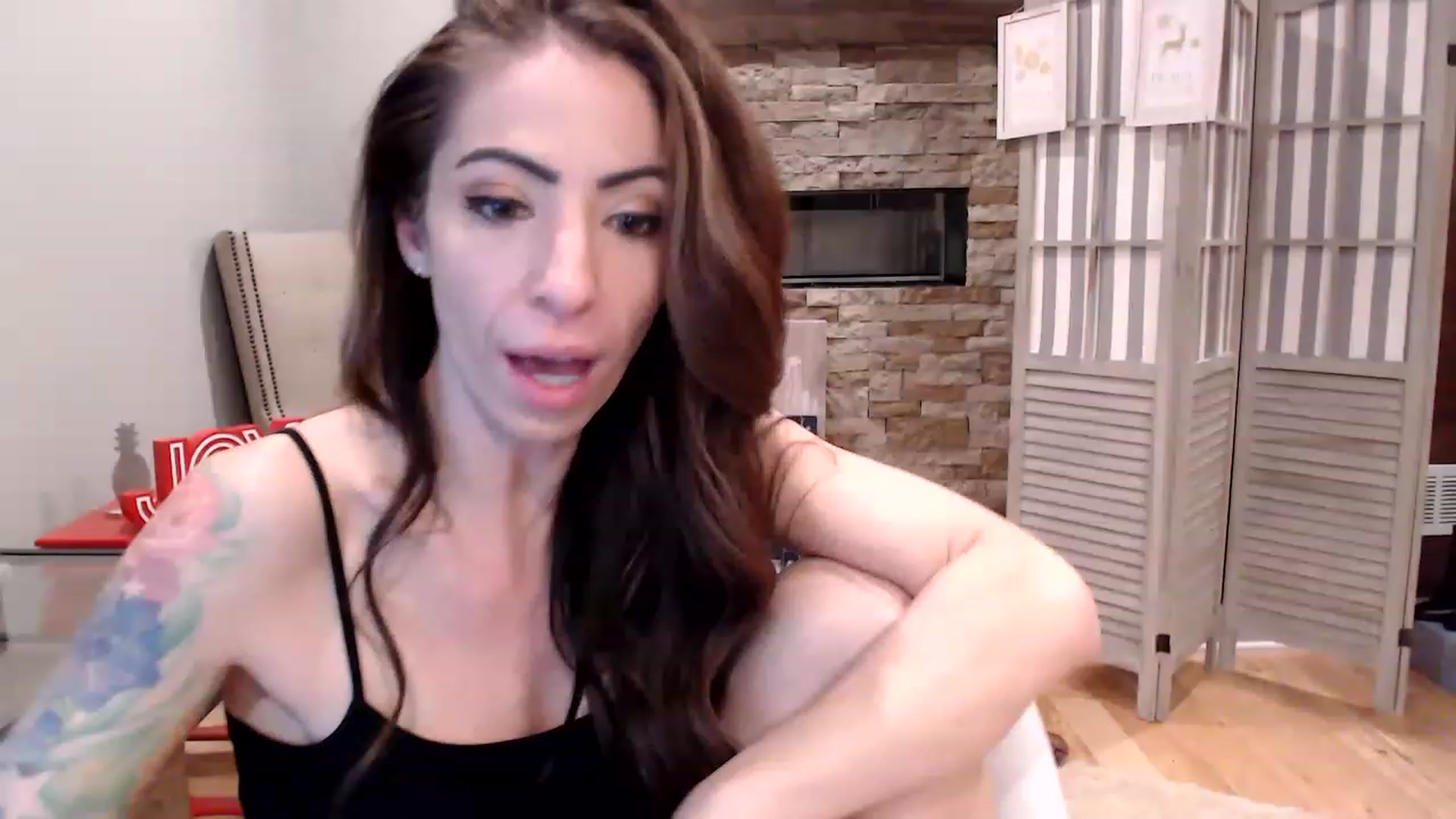 Gallery image thumbnail from AmyDay's myfreecams stream on, 12/17/2022, 05:16 image 6 of 20