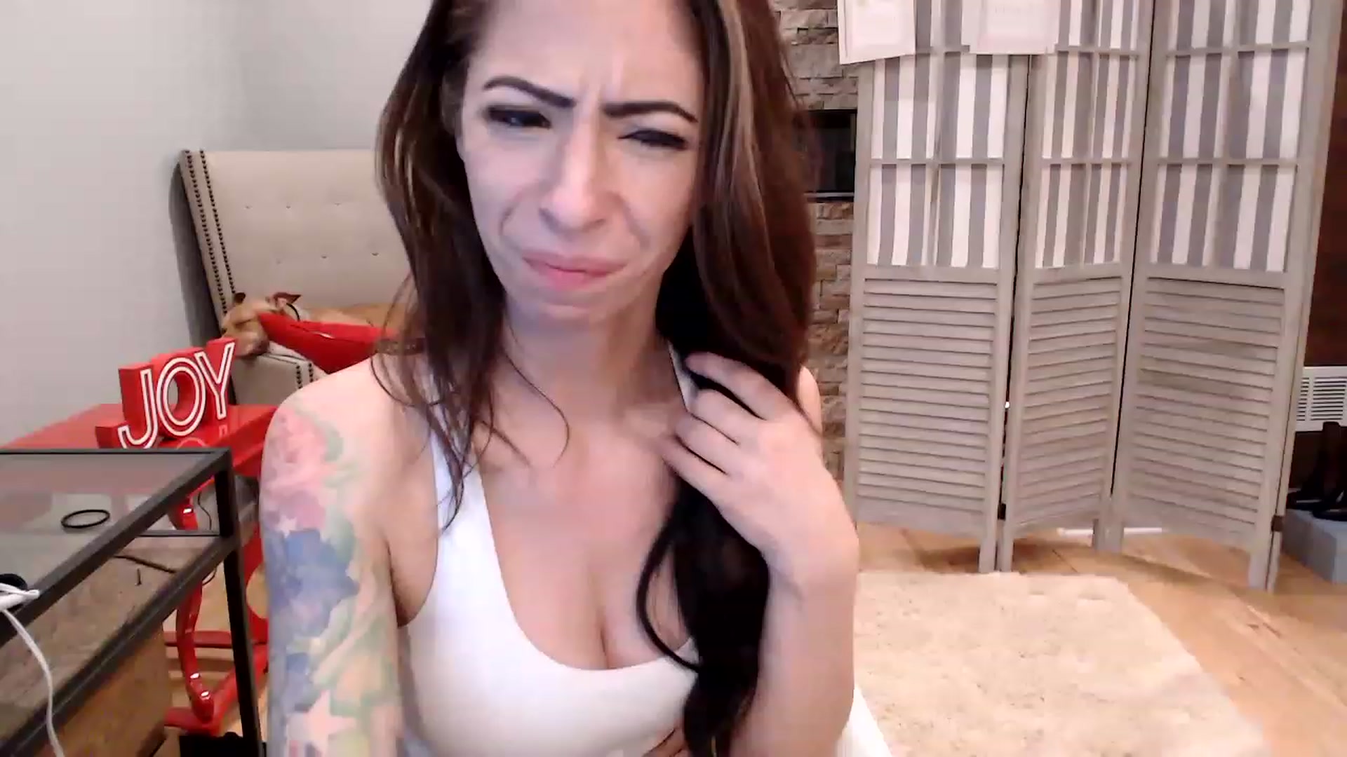 Gallery image thumbnail from AmyDay's myfreecams stream on, 12/19/2022, 01:21 image 6 of 20