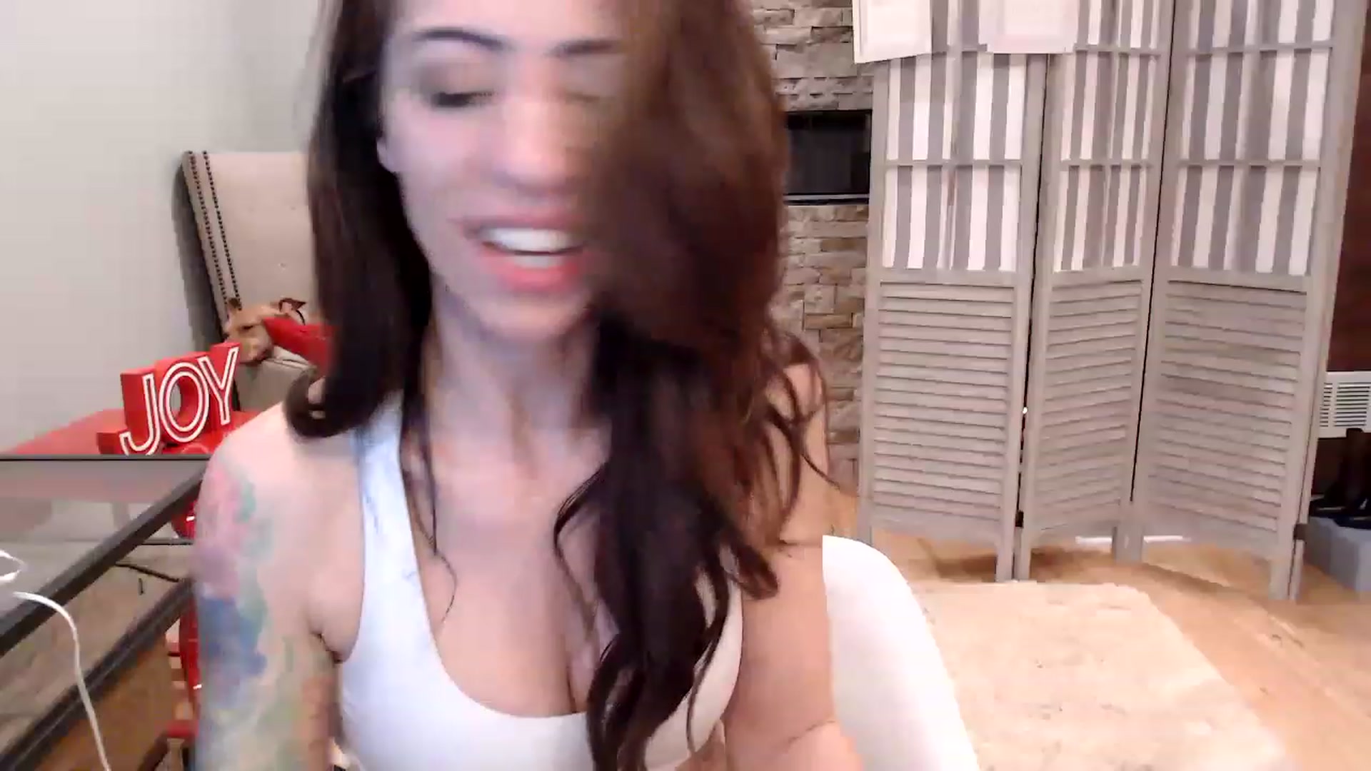 Gallery image thumbnail from AmyDay's myfreecams stream on, 12/19/2022, 01:21 image 17 of 20
